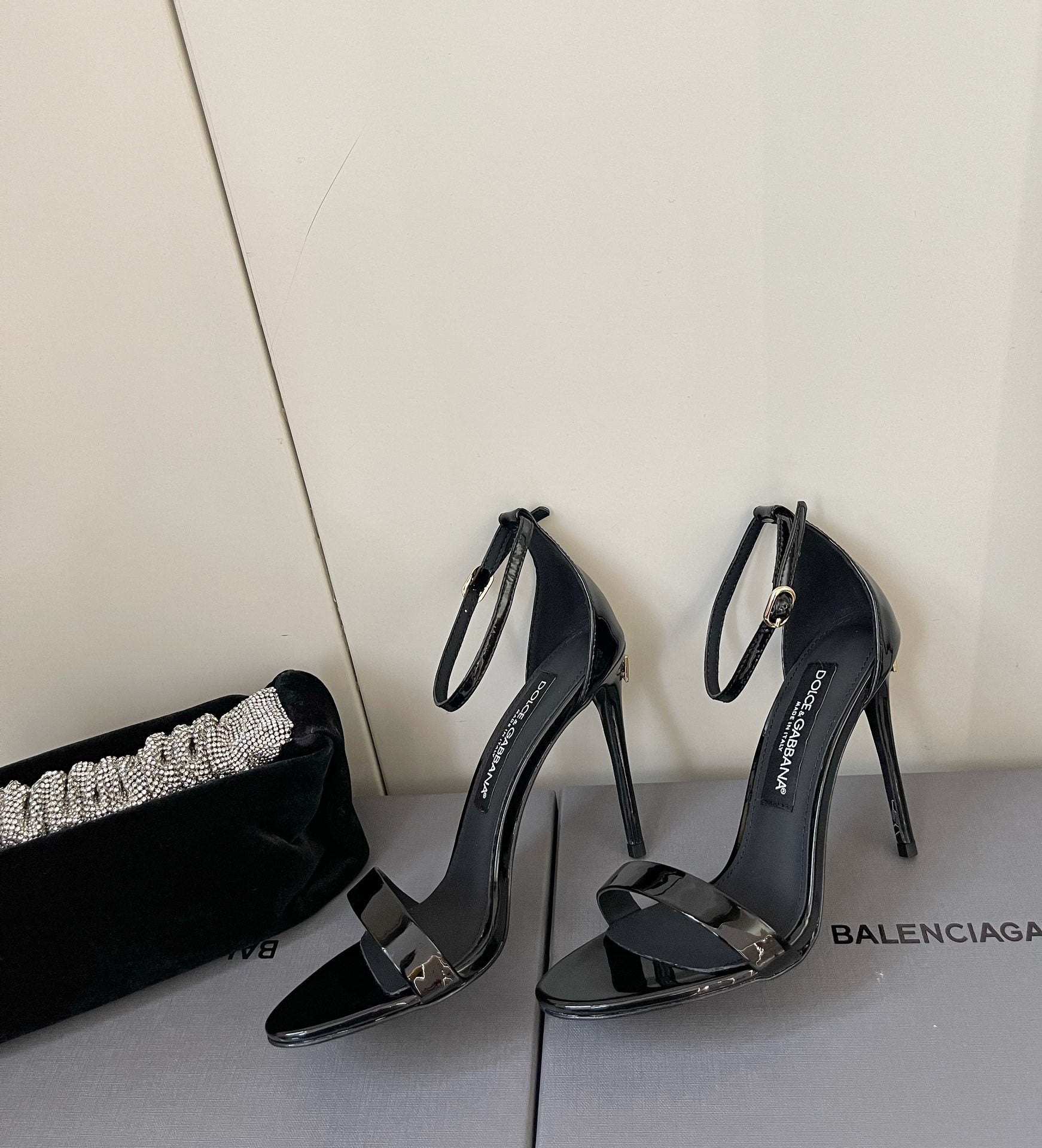BLACK PATENT STRAPPY HEELS