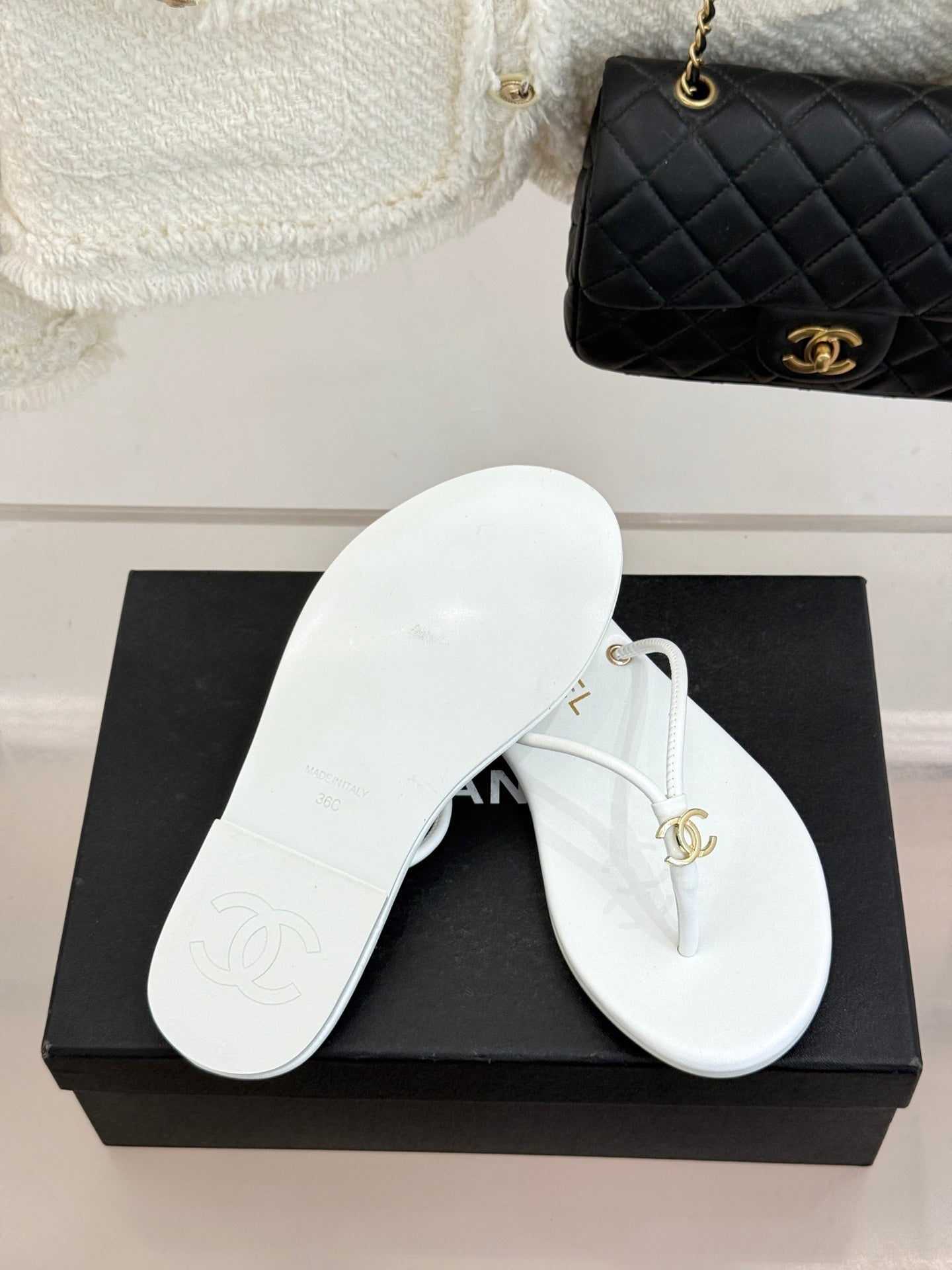 WHITE MINIMAL THONG SANDALS