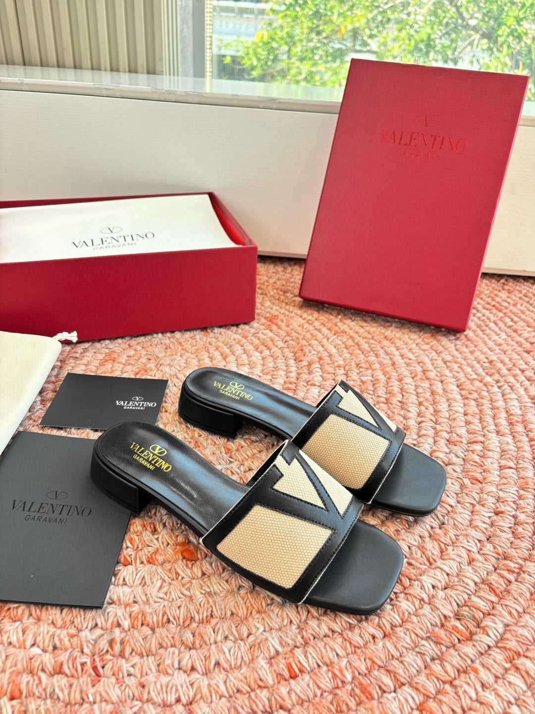 VALENTINO GARAVANI V-LOGO CANVAS SLIDE SANDALS – BLACK & BEIGE