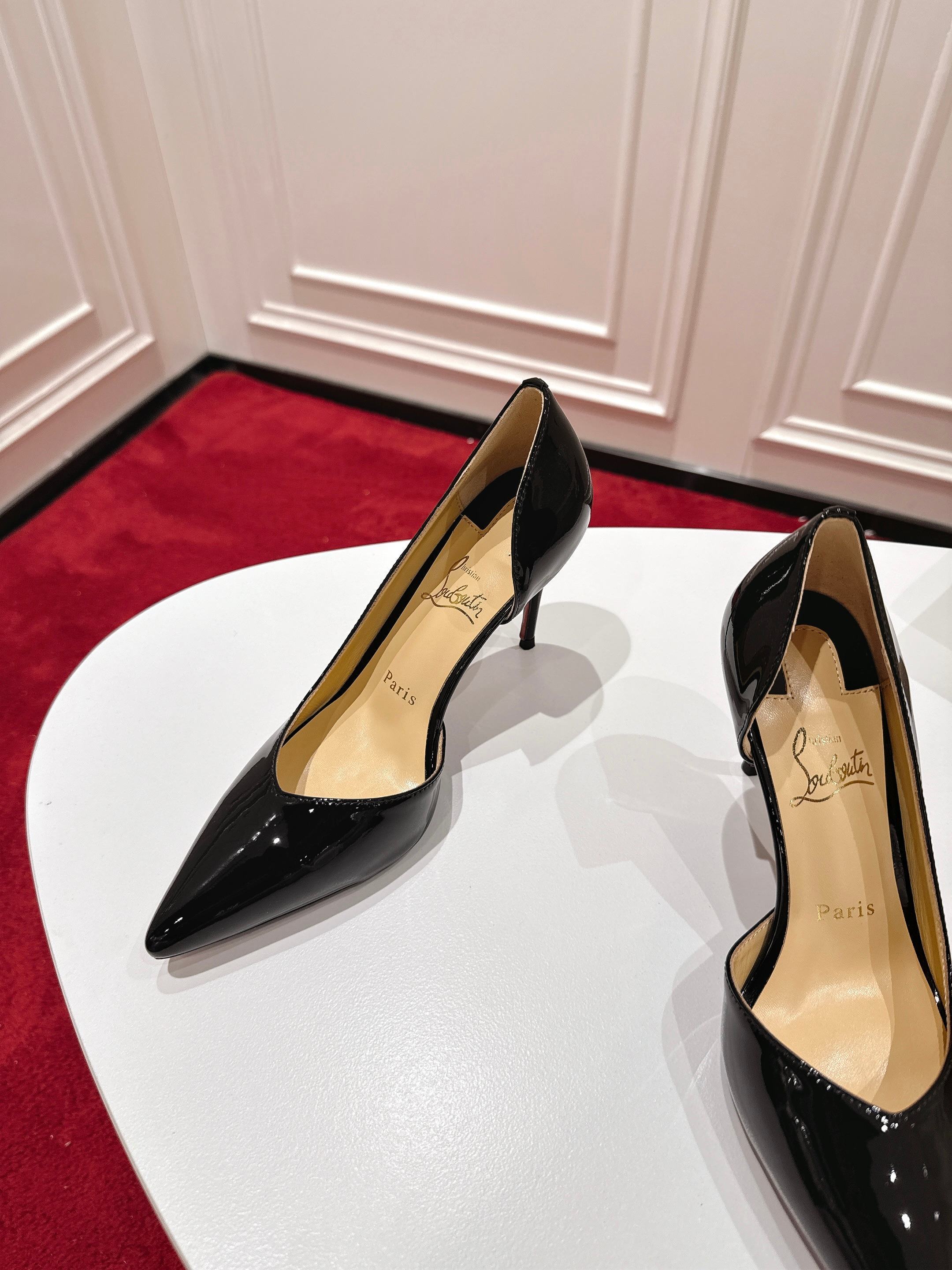 BLACK PATENT POINTED-TOE CLASSIC PUMPS