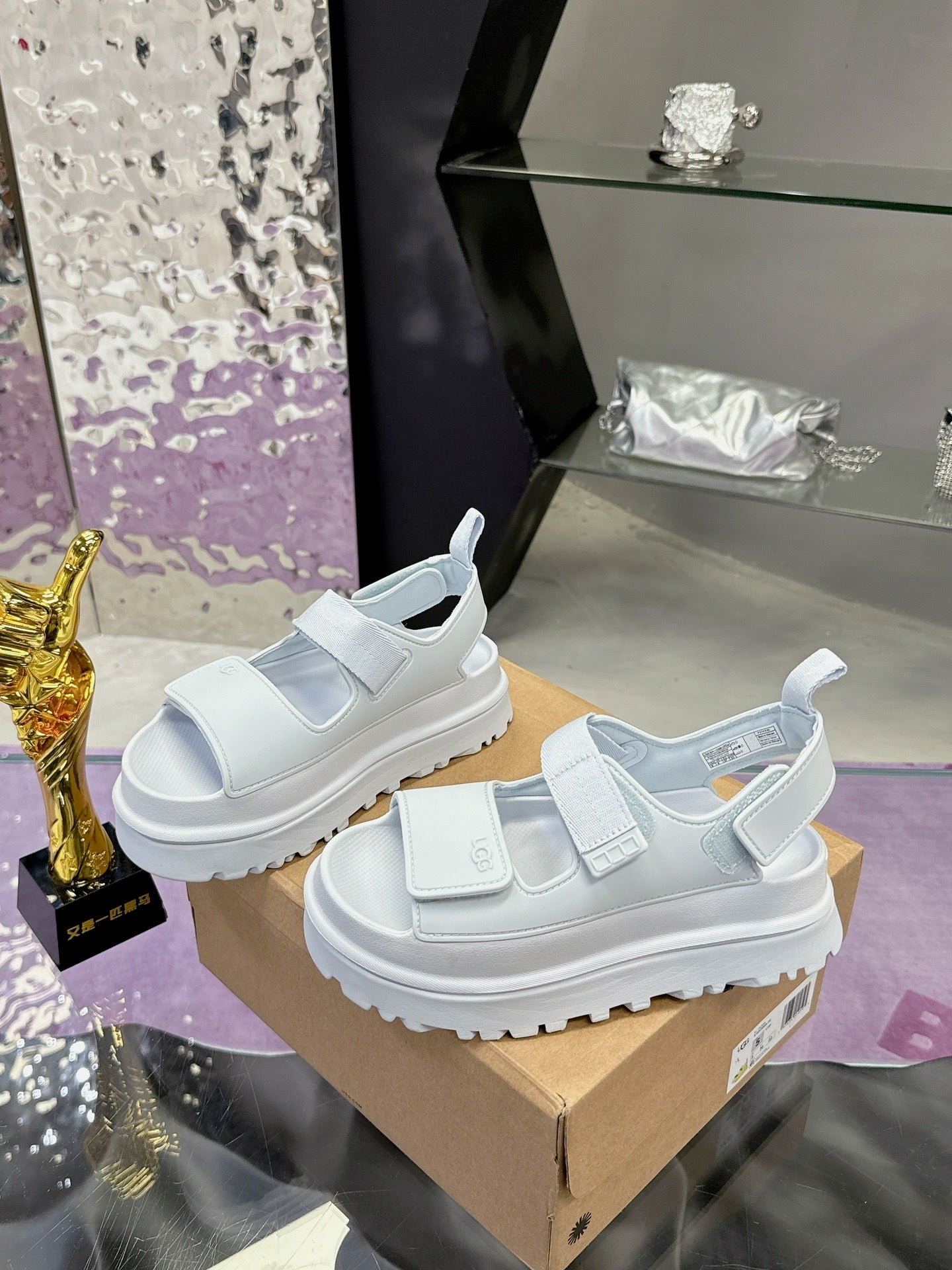 PLATFORM SANDALS – WHITE