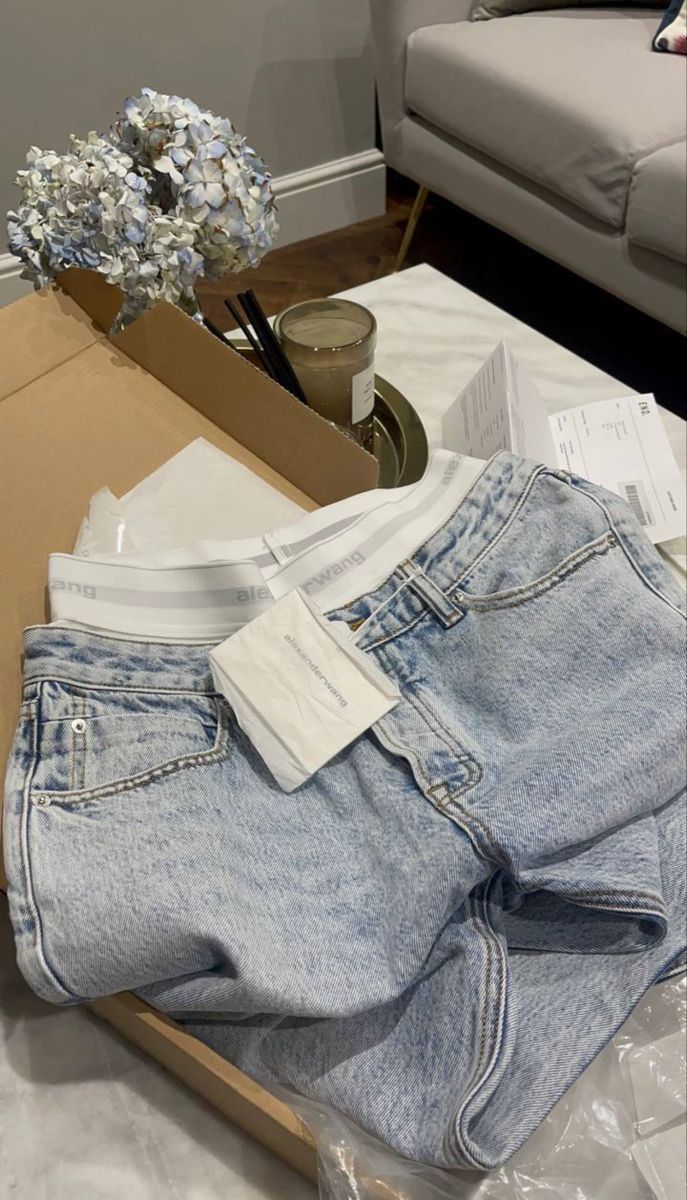 LAYERED WAIST DENIM FRAYED SHORTS
