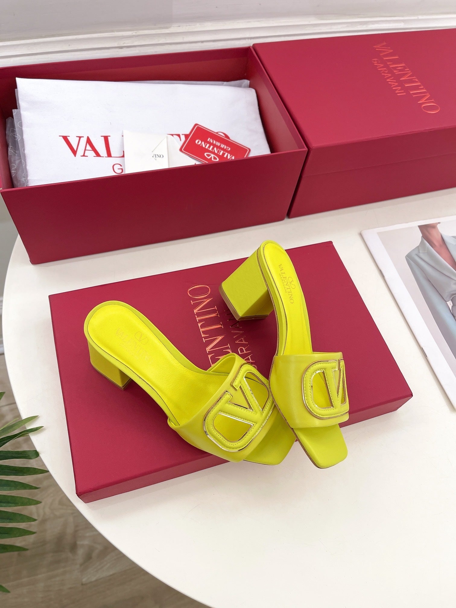 MID-HEEL SLIDE SANDALS – LIME GREEN WITH TONAL DETAIL
