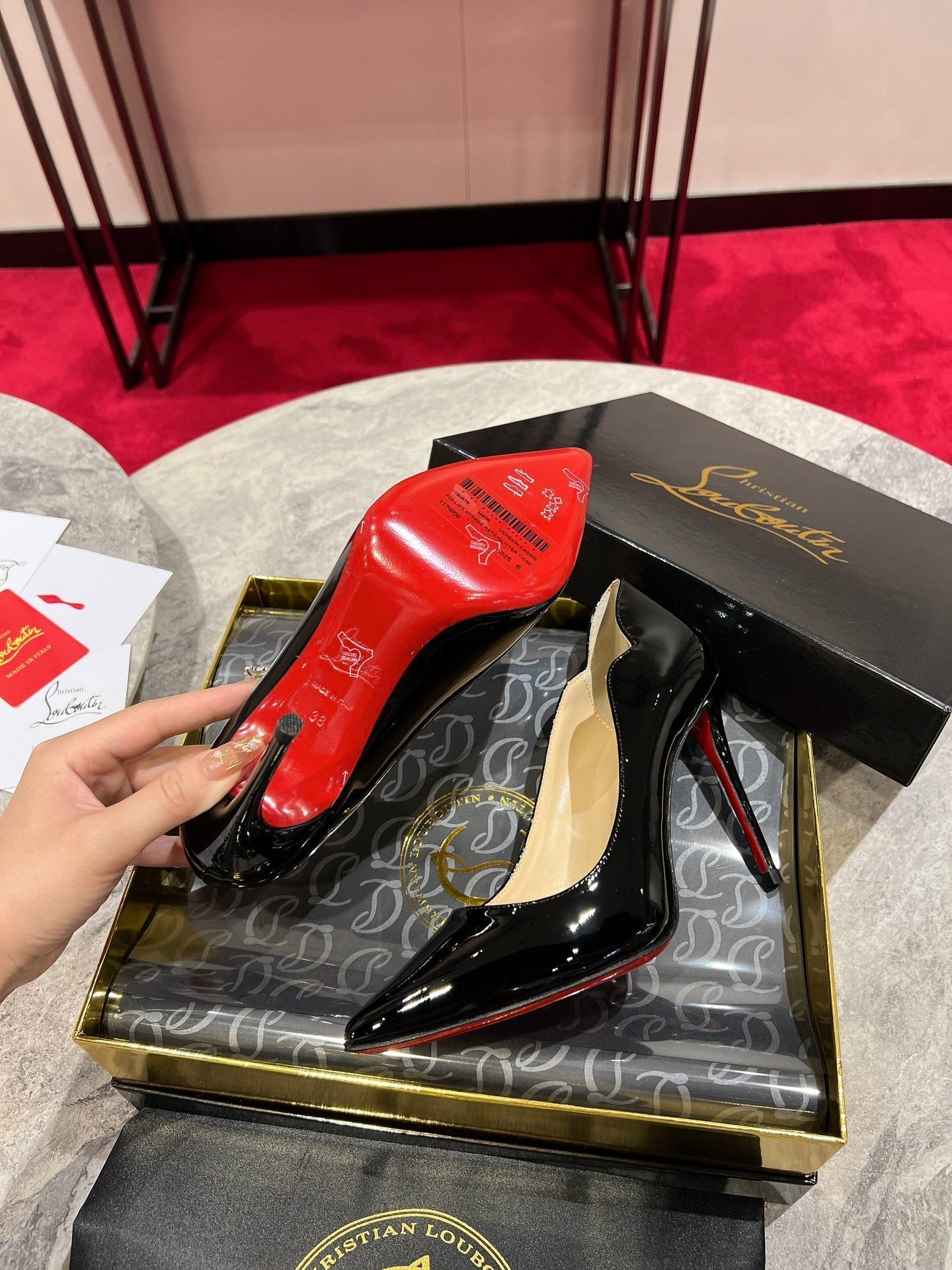 BLACK PATENT SCALLOPED POINTED PUMPS