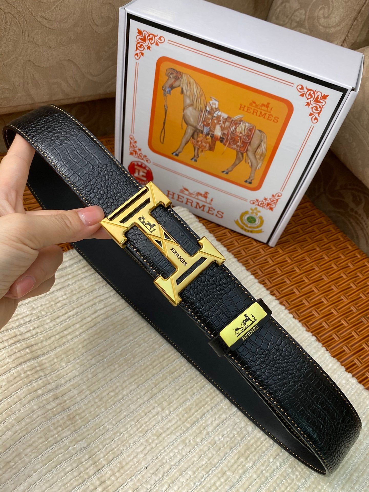 TEXTURED LEATHER BELT – GOLD BUCKLE EDITION