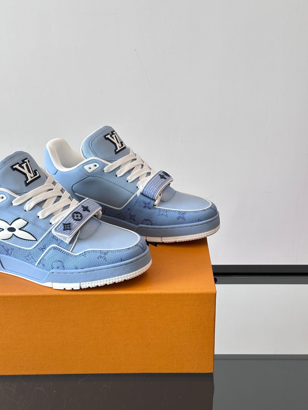 LIGHT BLUE CHUNKY SNEAKERS