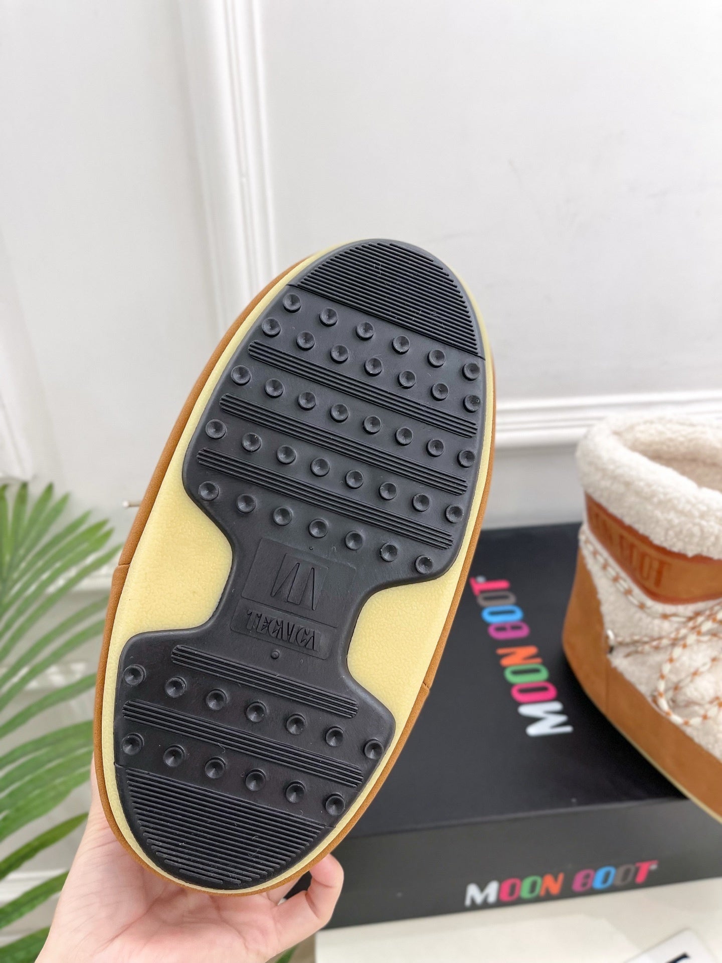 CAMEL FAUX FUR LINED WINTER BOOTS