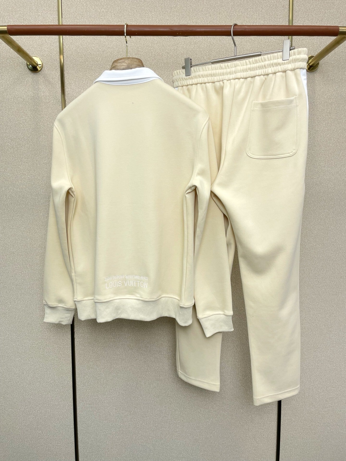 TWO-PIECE ZIP COLLAR SWEAT SET WITH CONTRAST DETAILS