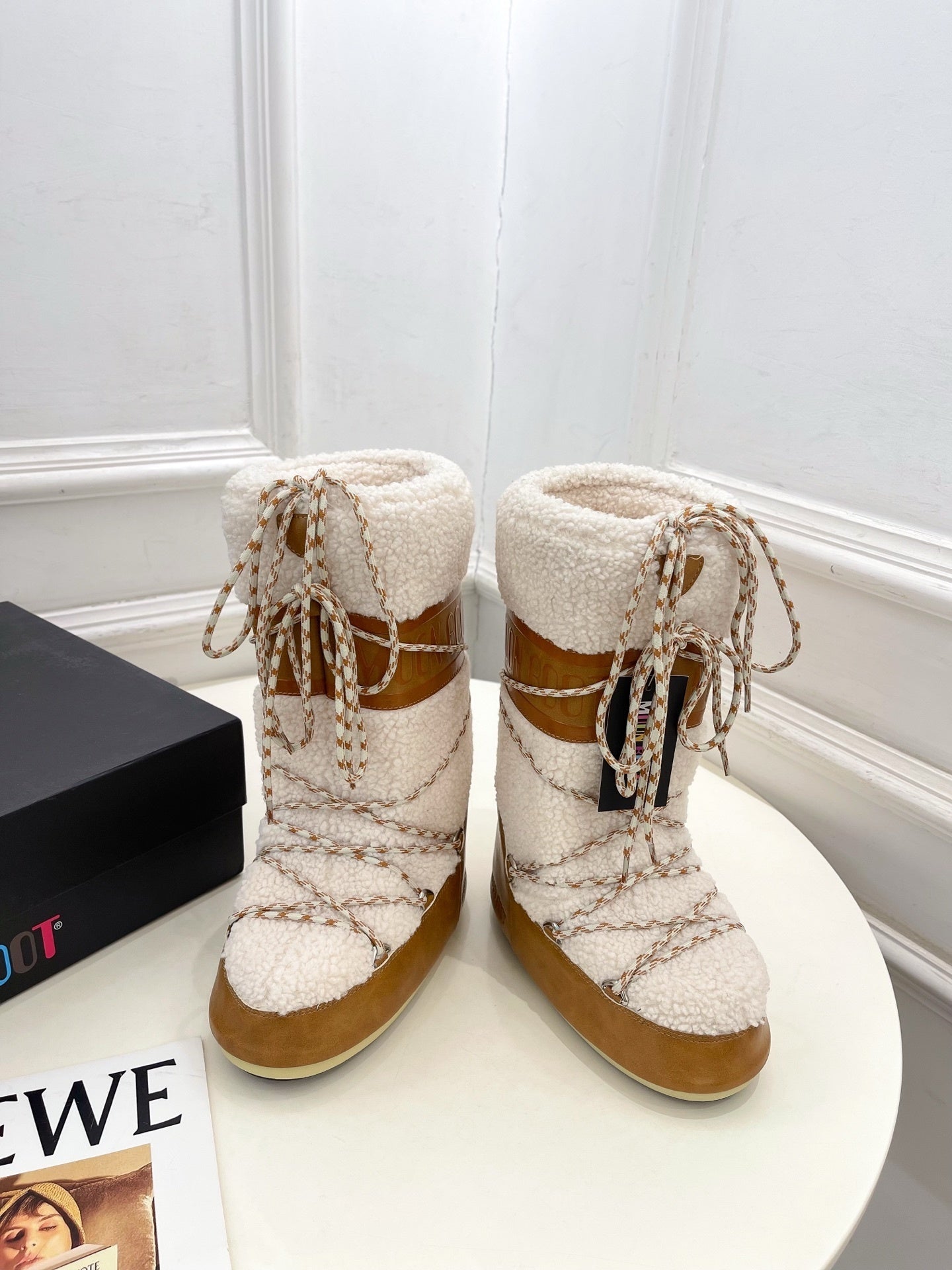 CREAM FAUX FUR LINED WINTER BOOTS WITH TAN SUEDE EFFECT SOLE
