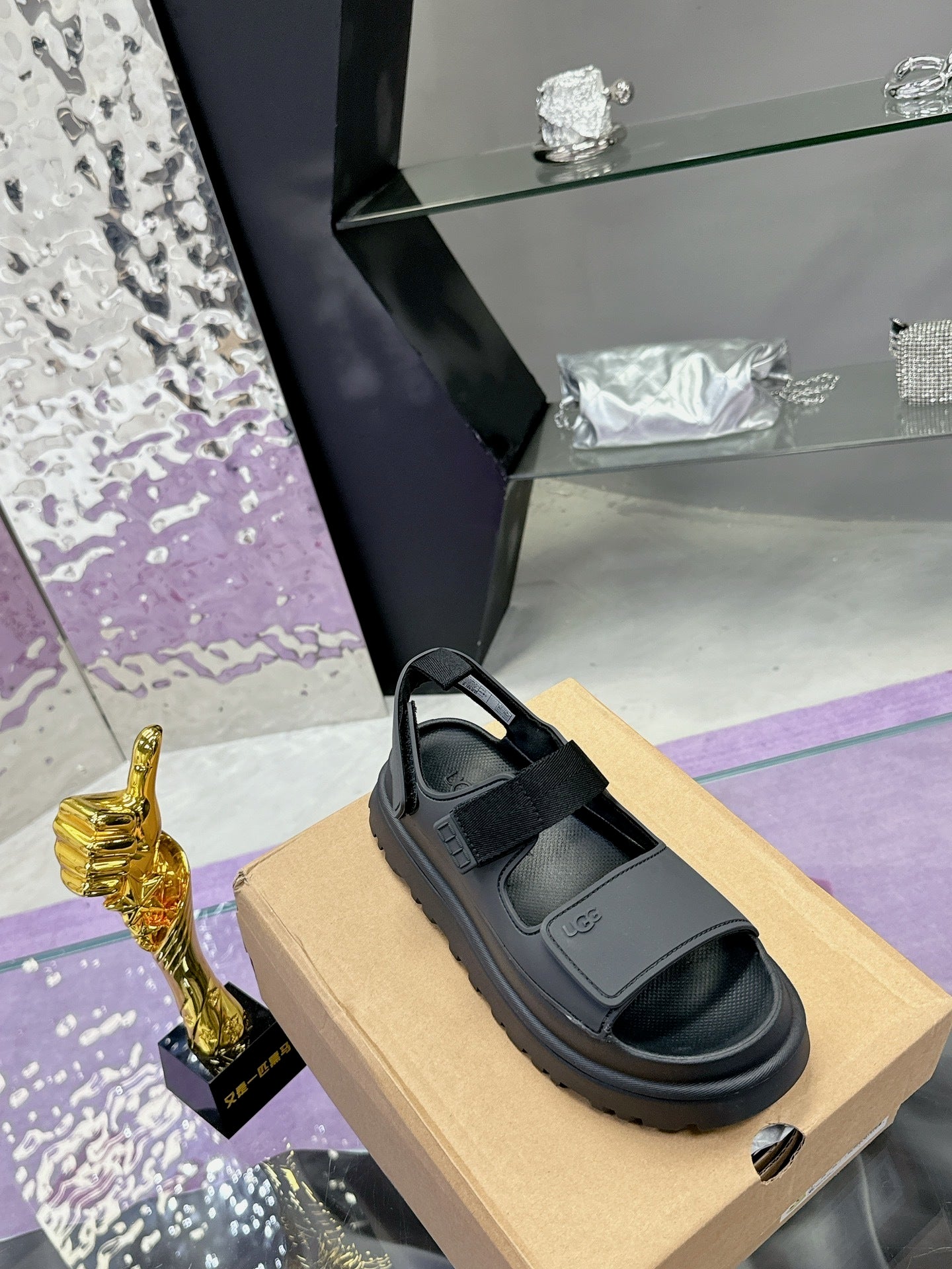 PLATFORM SANDALS – BLACK