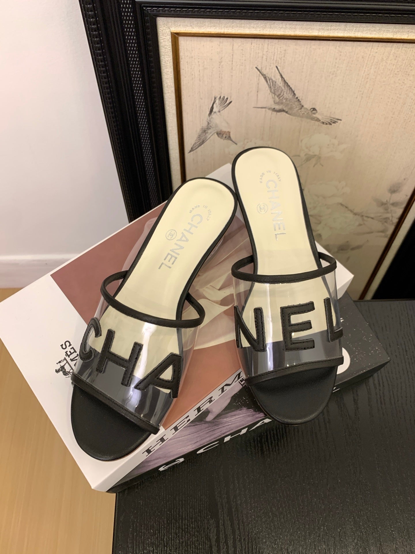 CLEAR LOGO STRAP FLAT SLIDES – BLACK