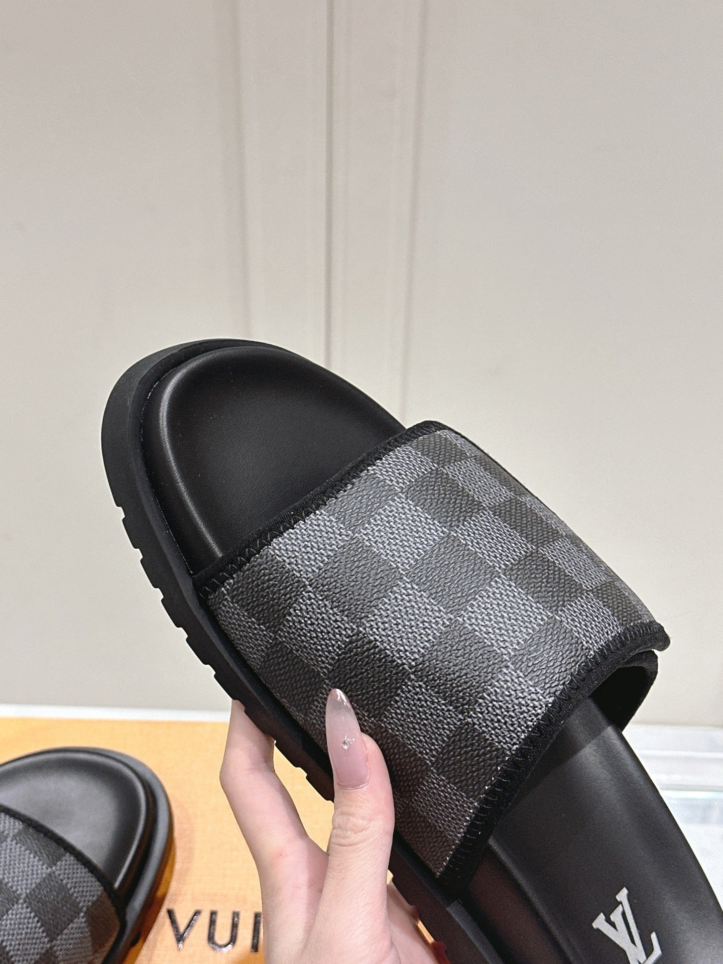 BLACK CHECKERED SLIDE SANDALS