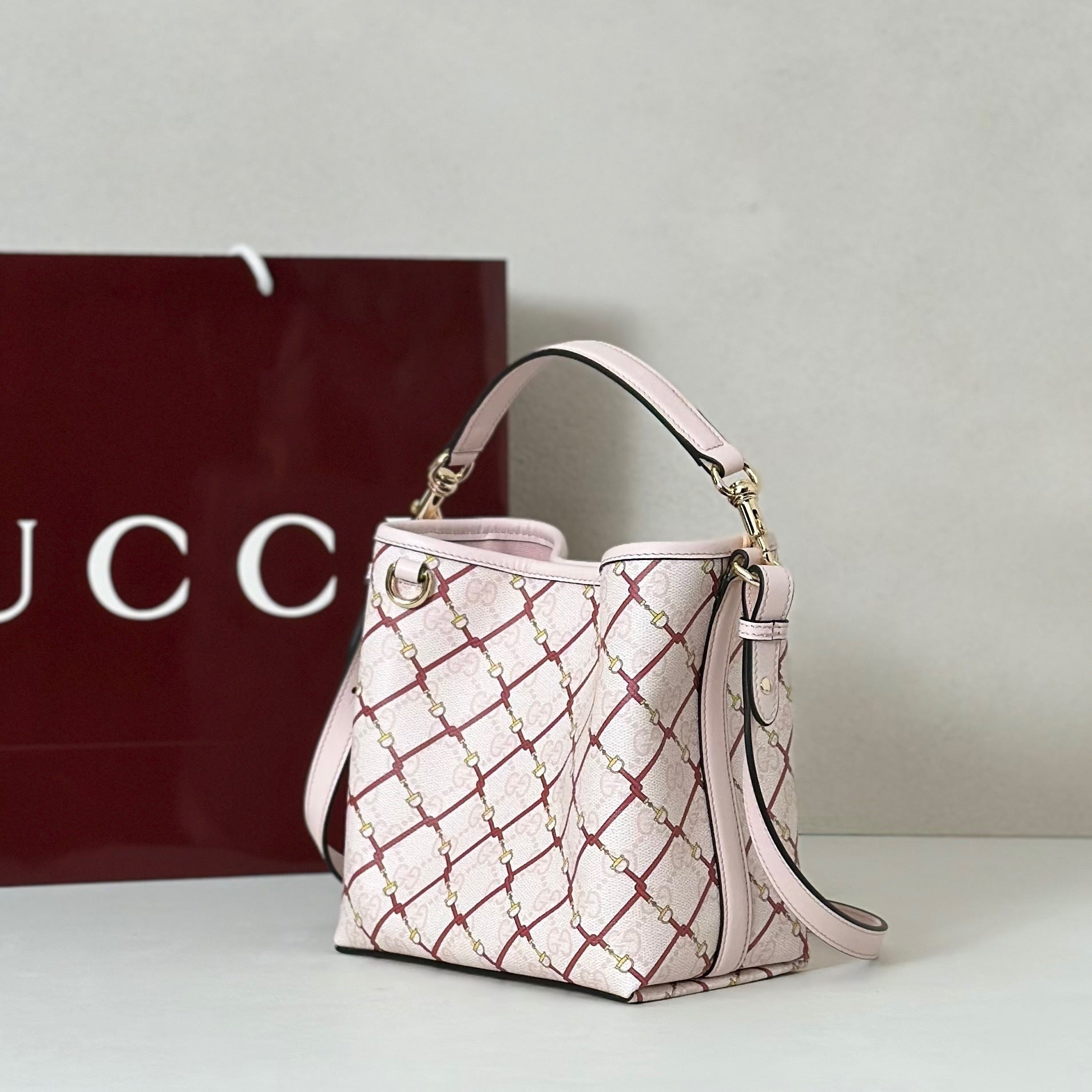 DIAMOND PRINT BUCKET SHOULDER BAG – LIGHT PINK