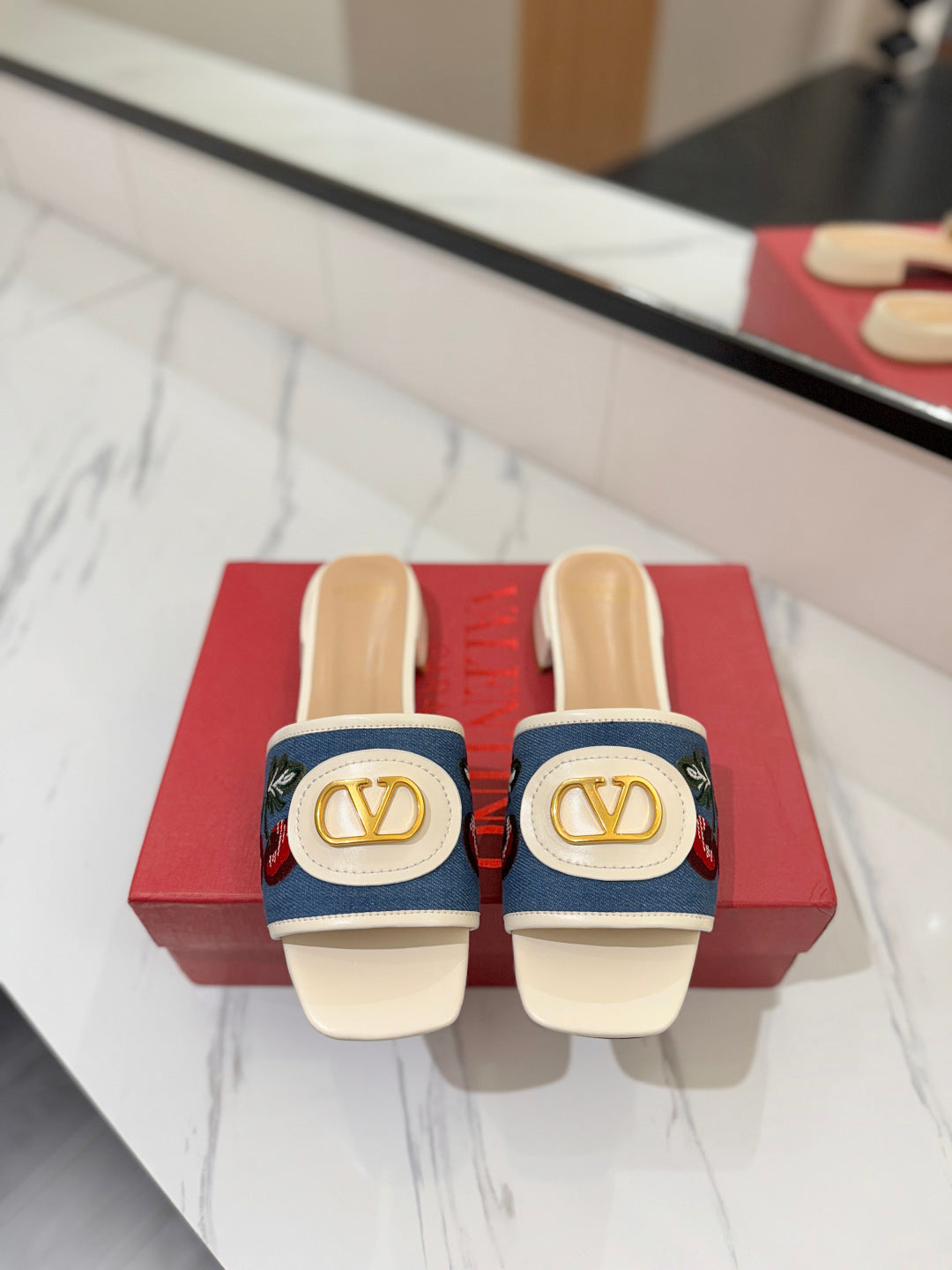 EMBROIDERED DENIM SLIDE SANDALS WITH CHERRY DETAIL – BLUE & IVORY