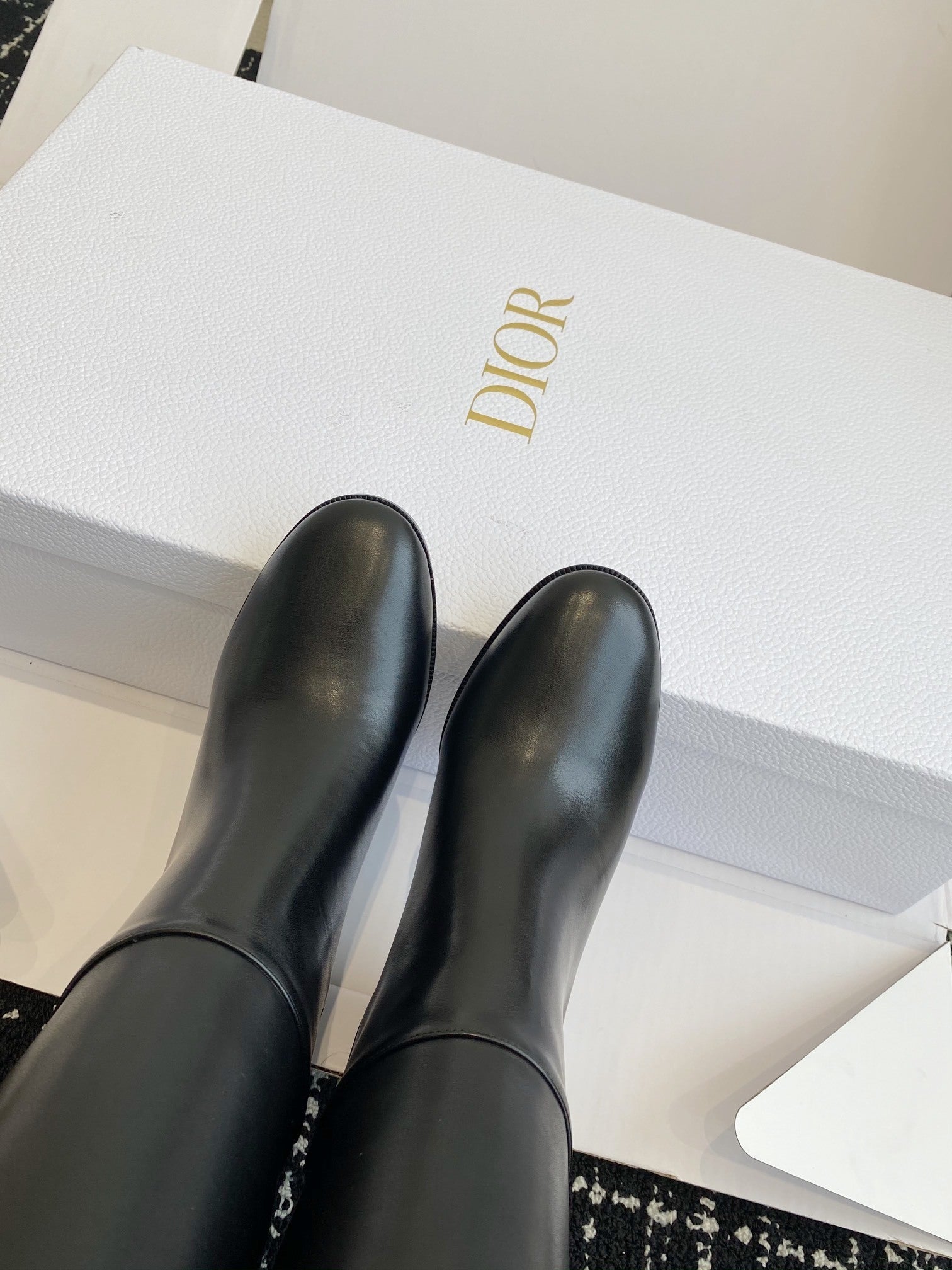 BLACK LEATHER KNEE-HIGH BLOCK HEEL BOOTS