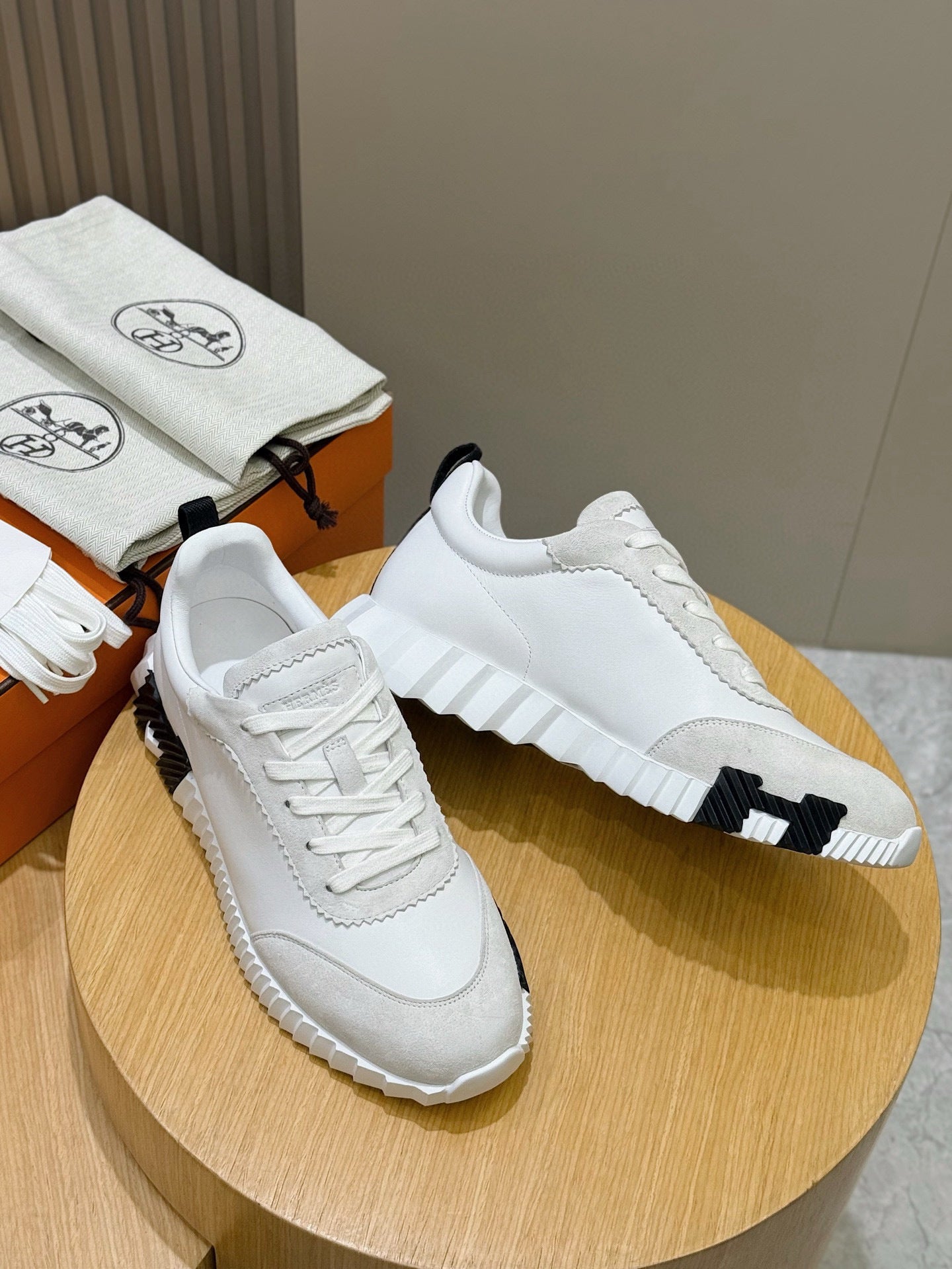 LUXURY WHITE LEATHER & SUEDE DESIGNER SNEAKERS