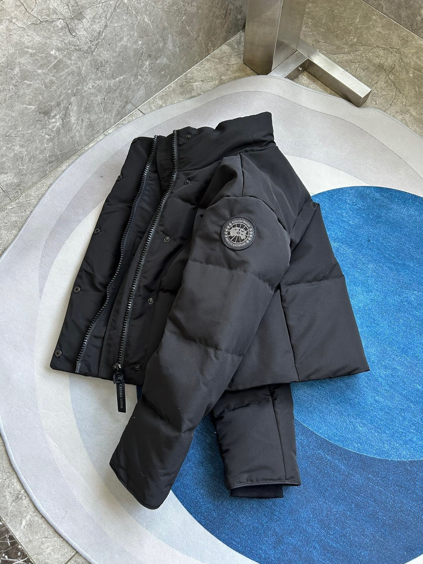 WOMEN’S BLACK CROPPED PADDED PUFFER JACKET WITH HIGH COLLAR