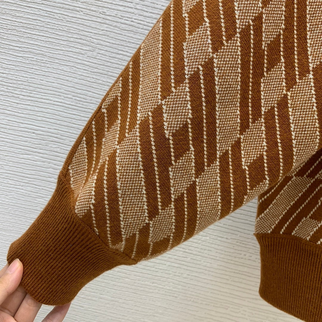 GEOMETRIC JACQUARD KNIT SWEATER IN WARM BROWN TONES