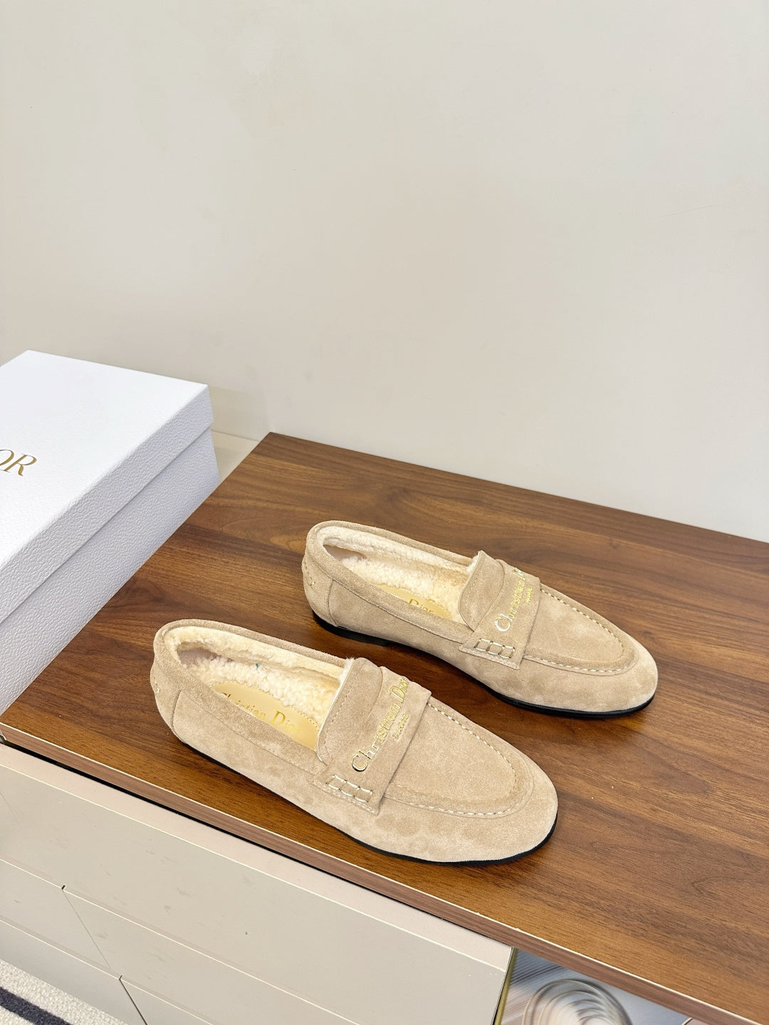 MEN’S BEIGE SUEDE FUR-LINED LOAFERS