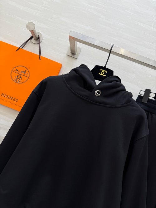 BLACK HOODED SWEATSHIRT AND RELAXED FIT PANTS SET