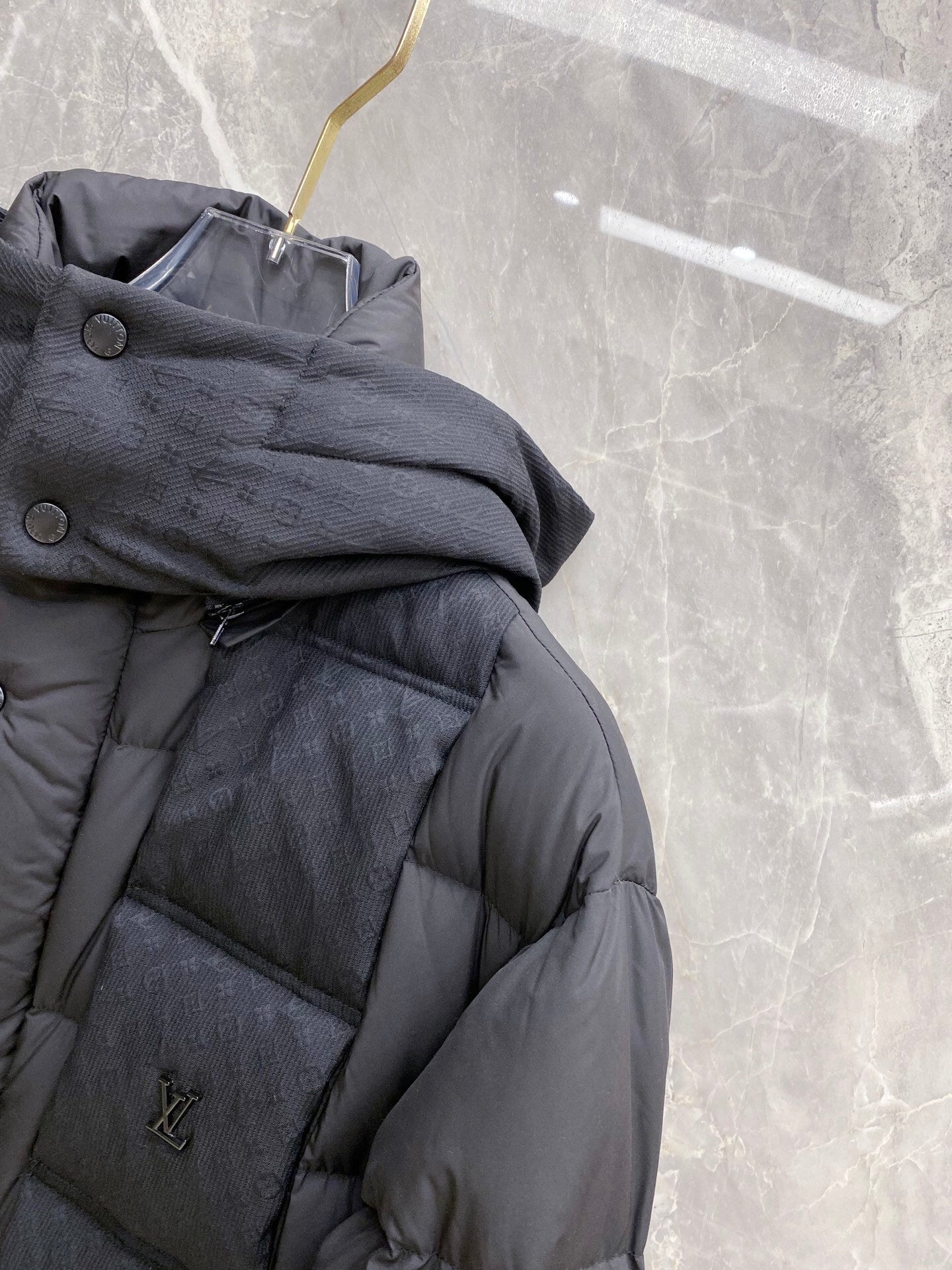 BLACK PADDED PUFFER JACKET WITH HOODED COLLAR