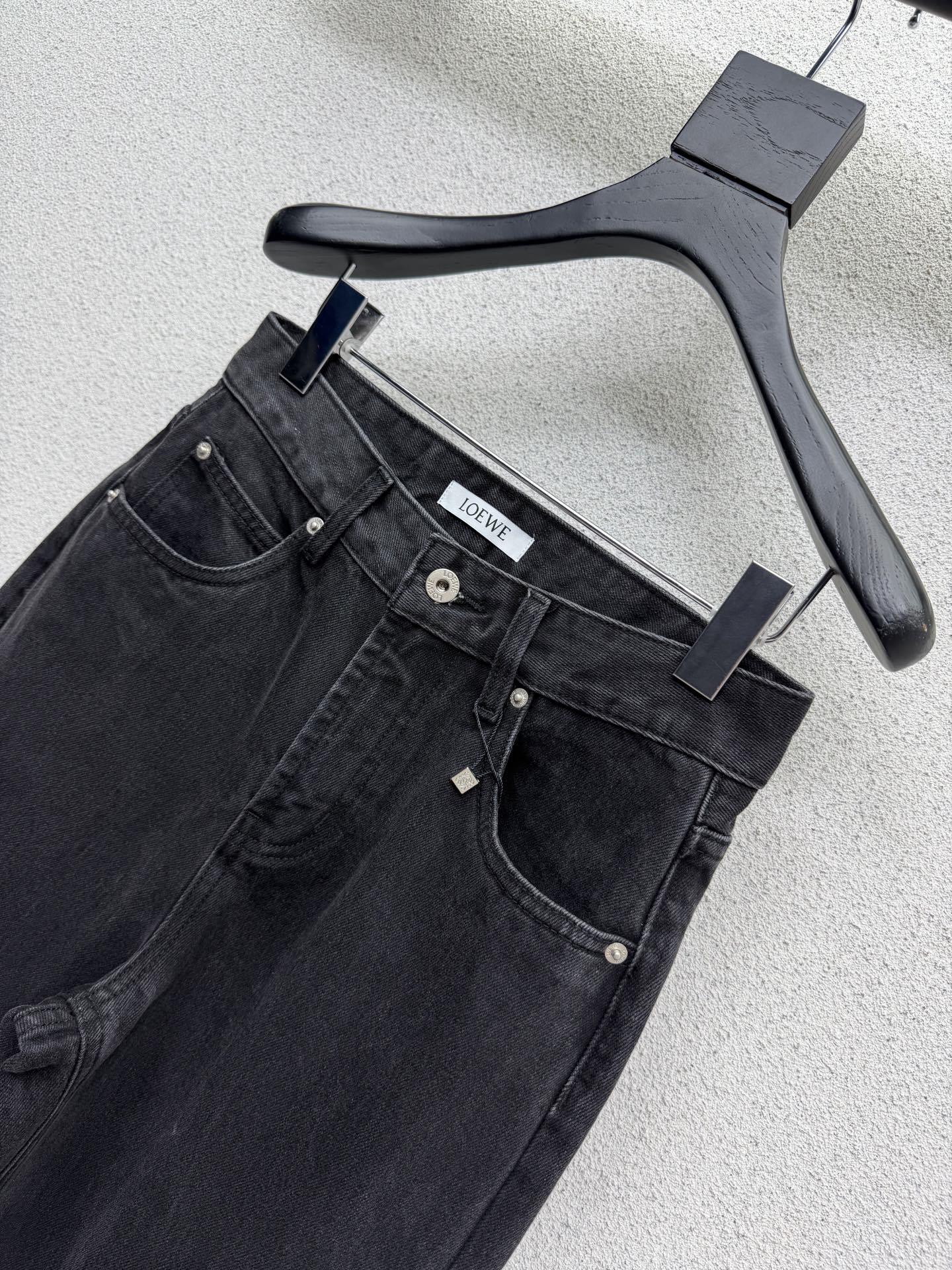 EMBOSSED LOGO RELAXED DENIM JEANS