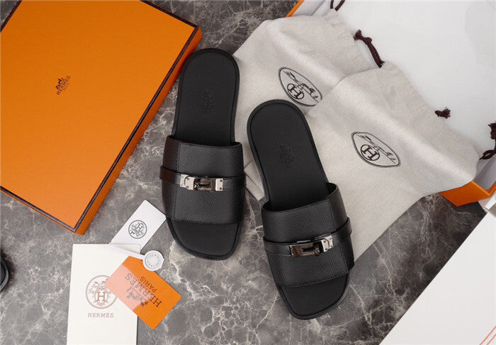 TEXTURED BLACK BUCKLE SLIDE SANDALS