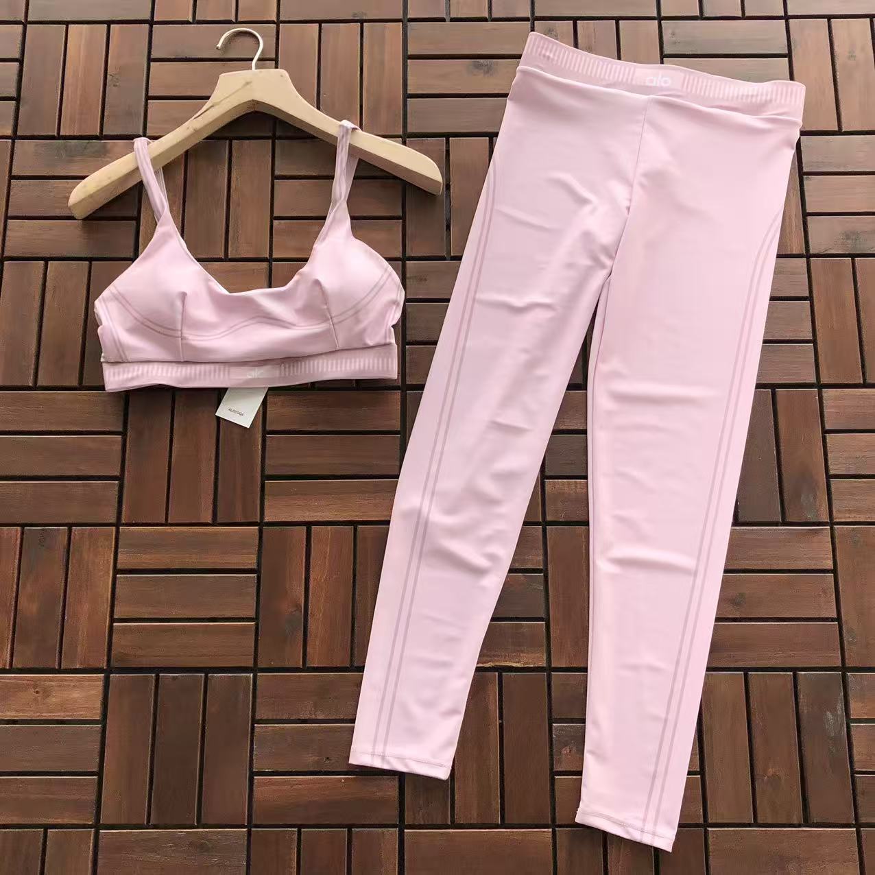 SEAMLESS SPORTS BRA & HIGH-WAIST LEGGINGS SET