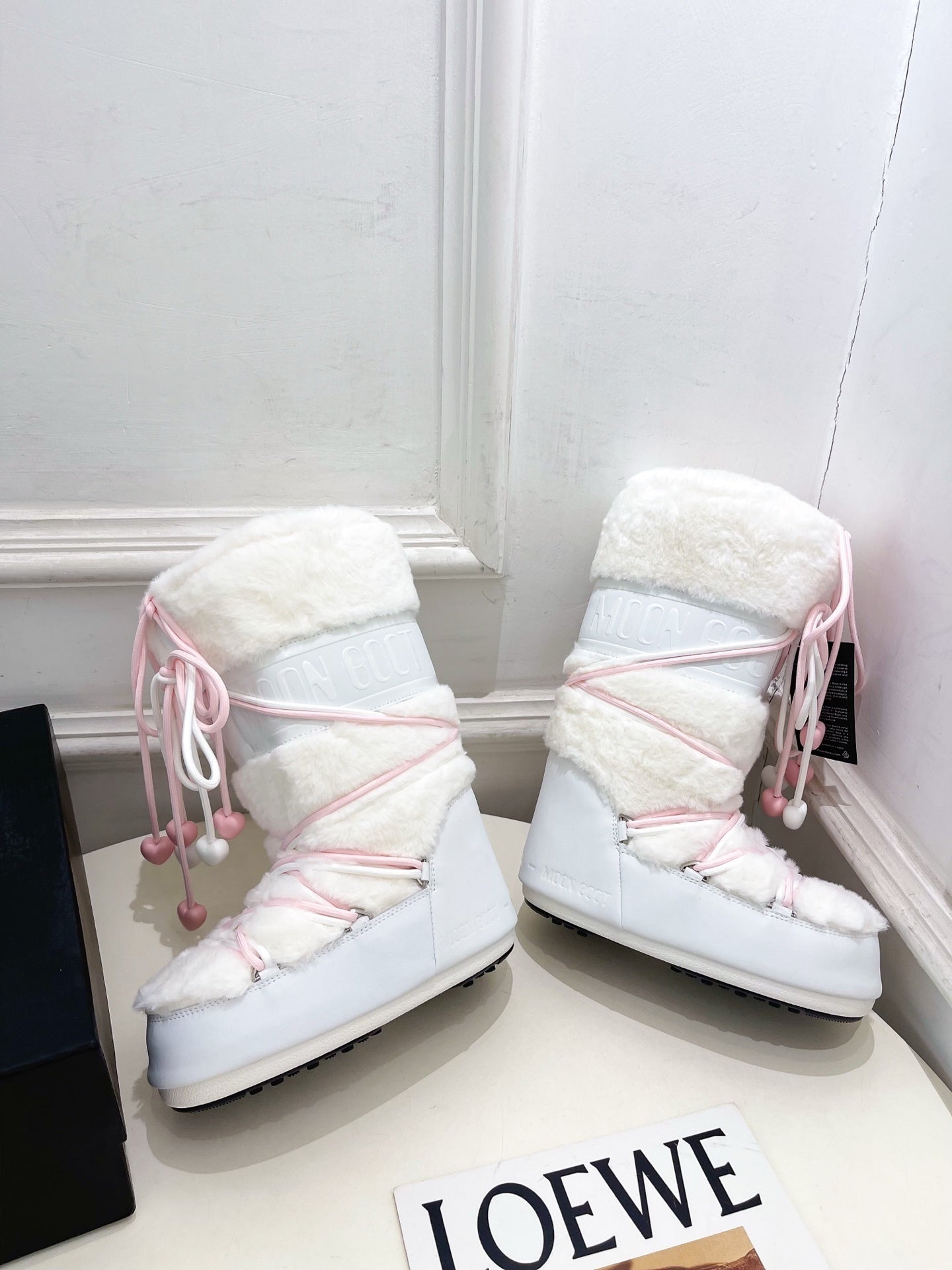 WHITE FAUX FUR LINED WINTER BOOTS WITH PINK HEART LACES