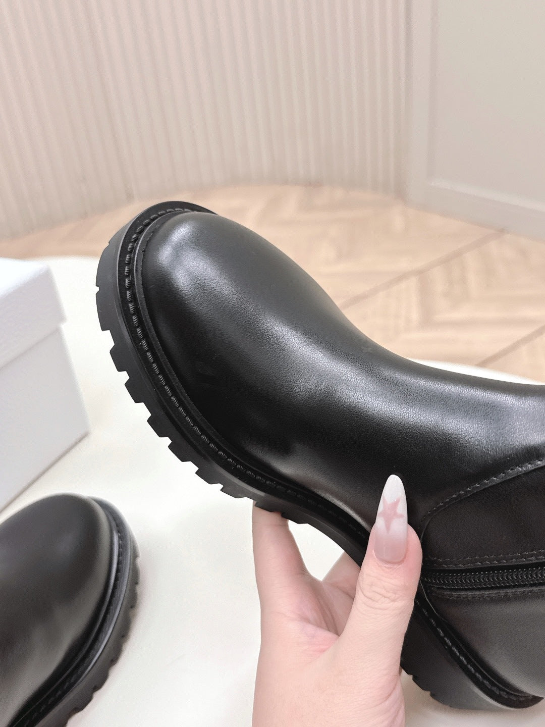 WHITE LEATHER ANKLE BOOTS WITH LUG SOLE