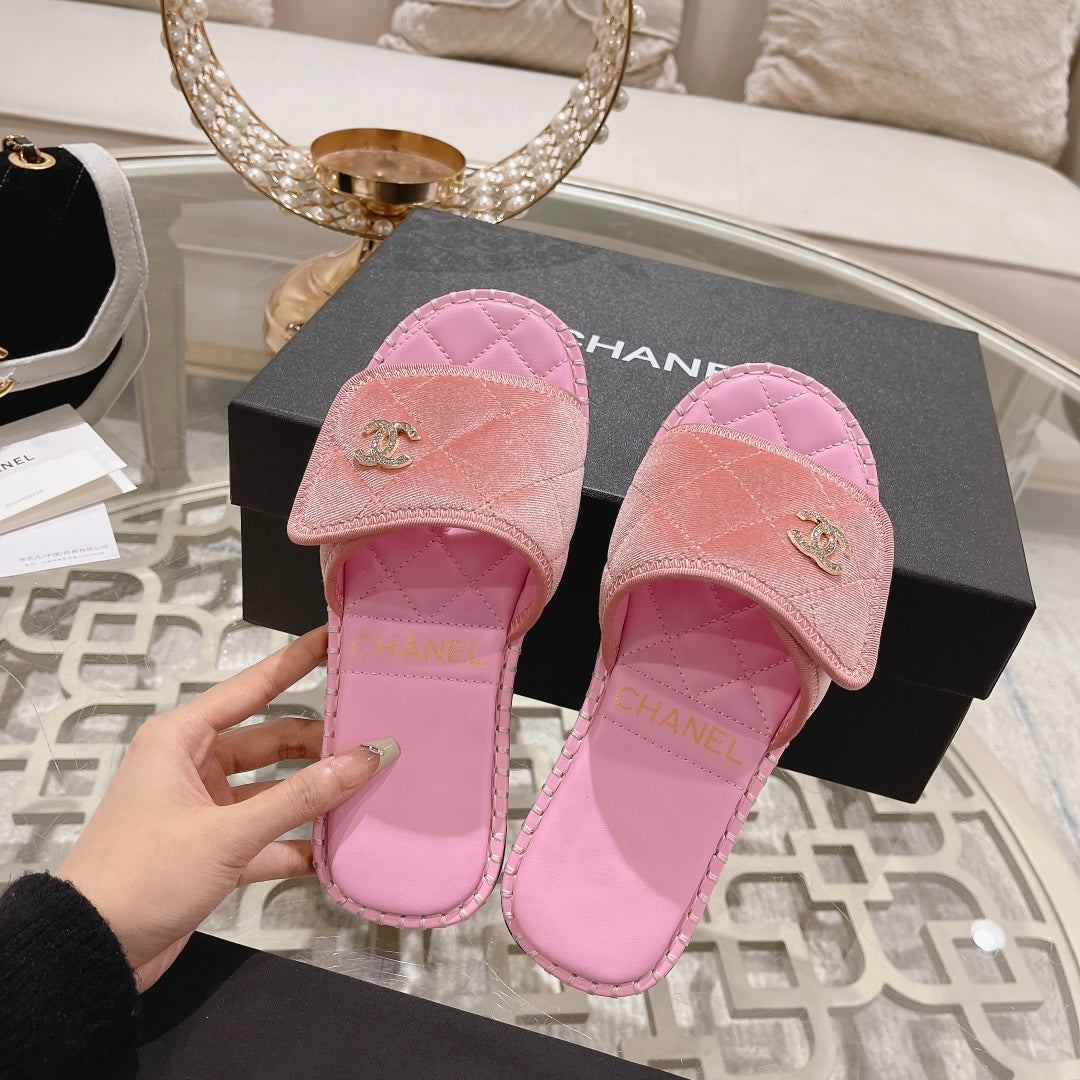 PINK QUILTED SLIDES