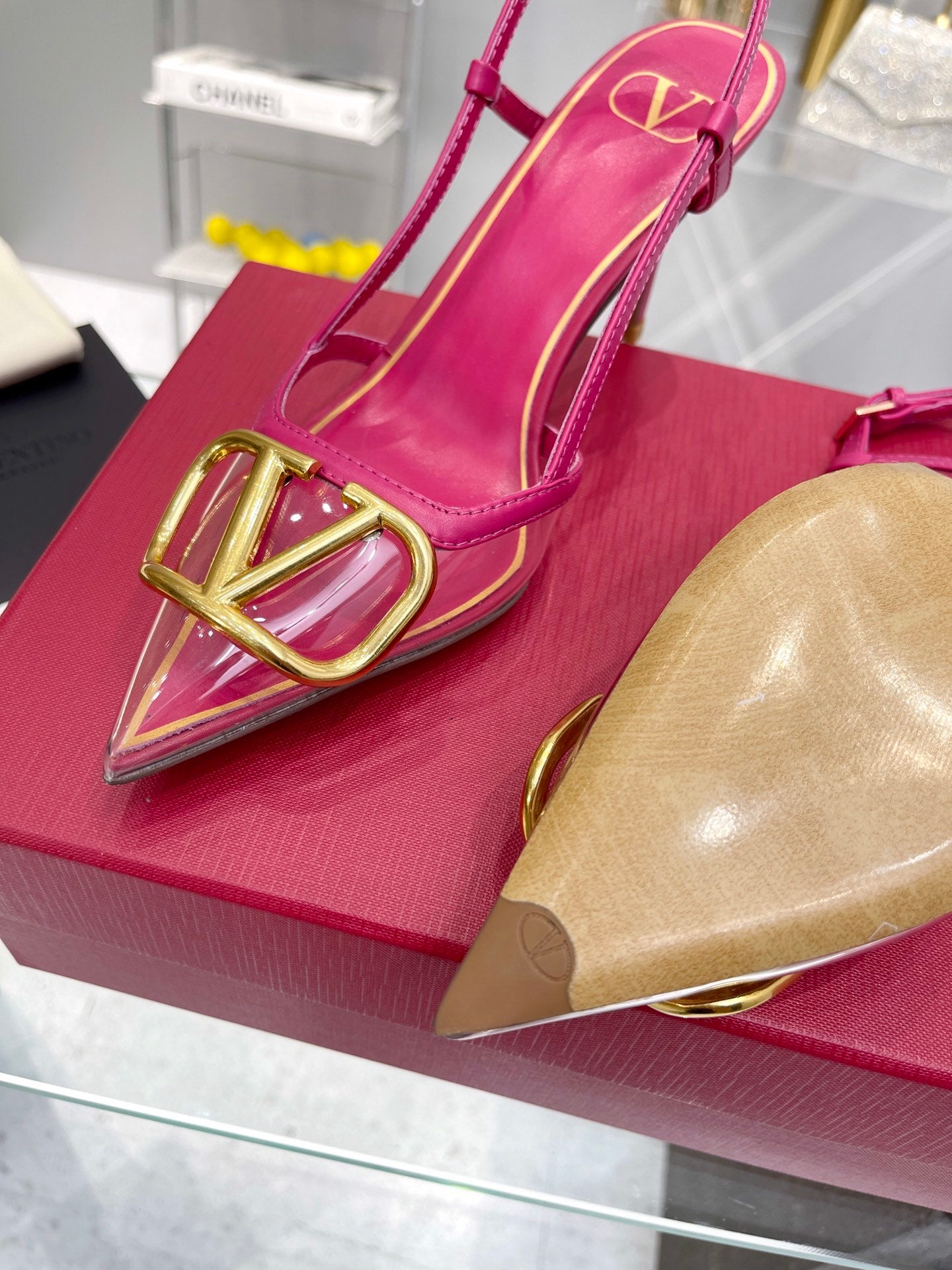 CLEAR SLINGBACK HEELS – HOT PINK WITH GOLD LOGO DETAIL