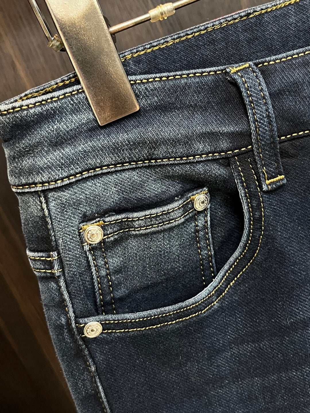 DARK DENIM JEANS WITH SIGNATURE RED ACCENT PATCH