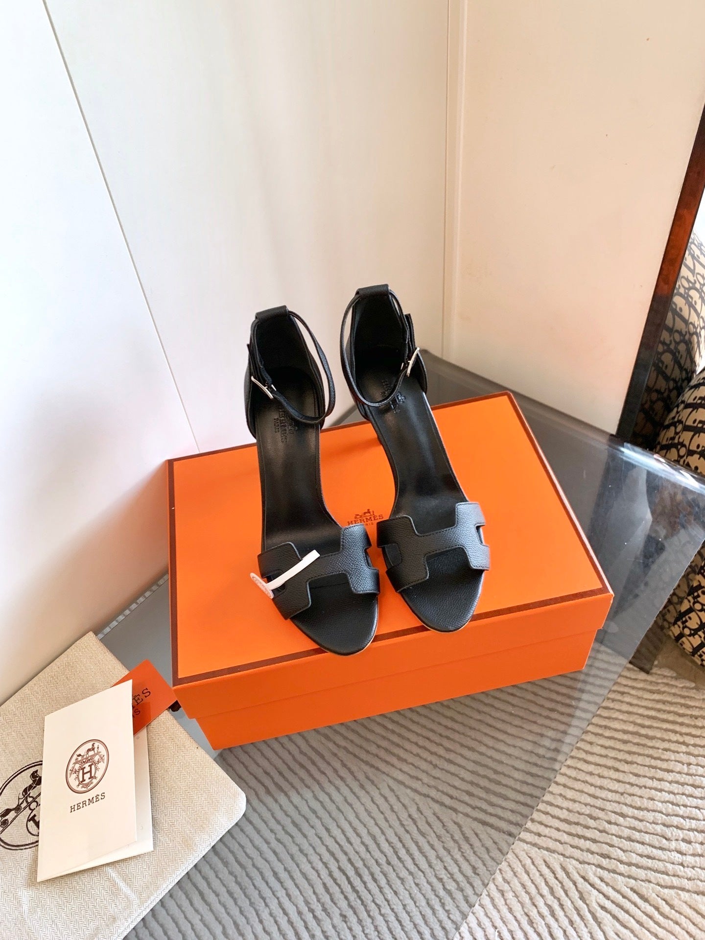 BLACK LEATHER ANKLE STRAP HEEL SANDALS
