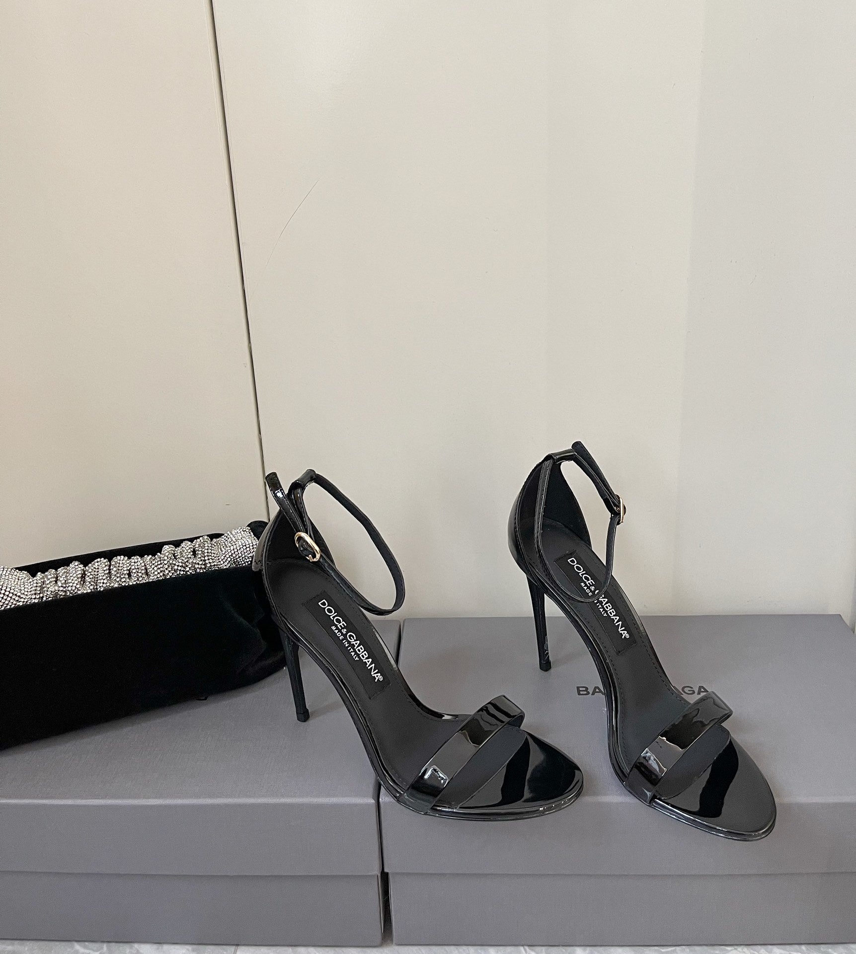BLACK PATENT STRAPPY HEELS