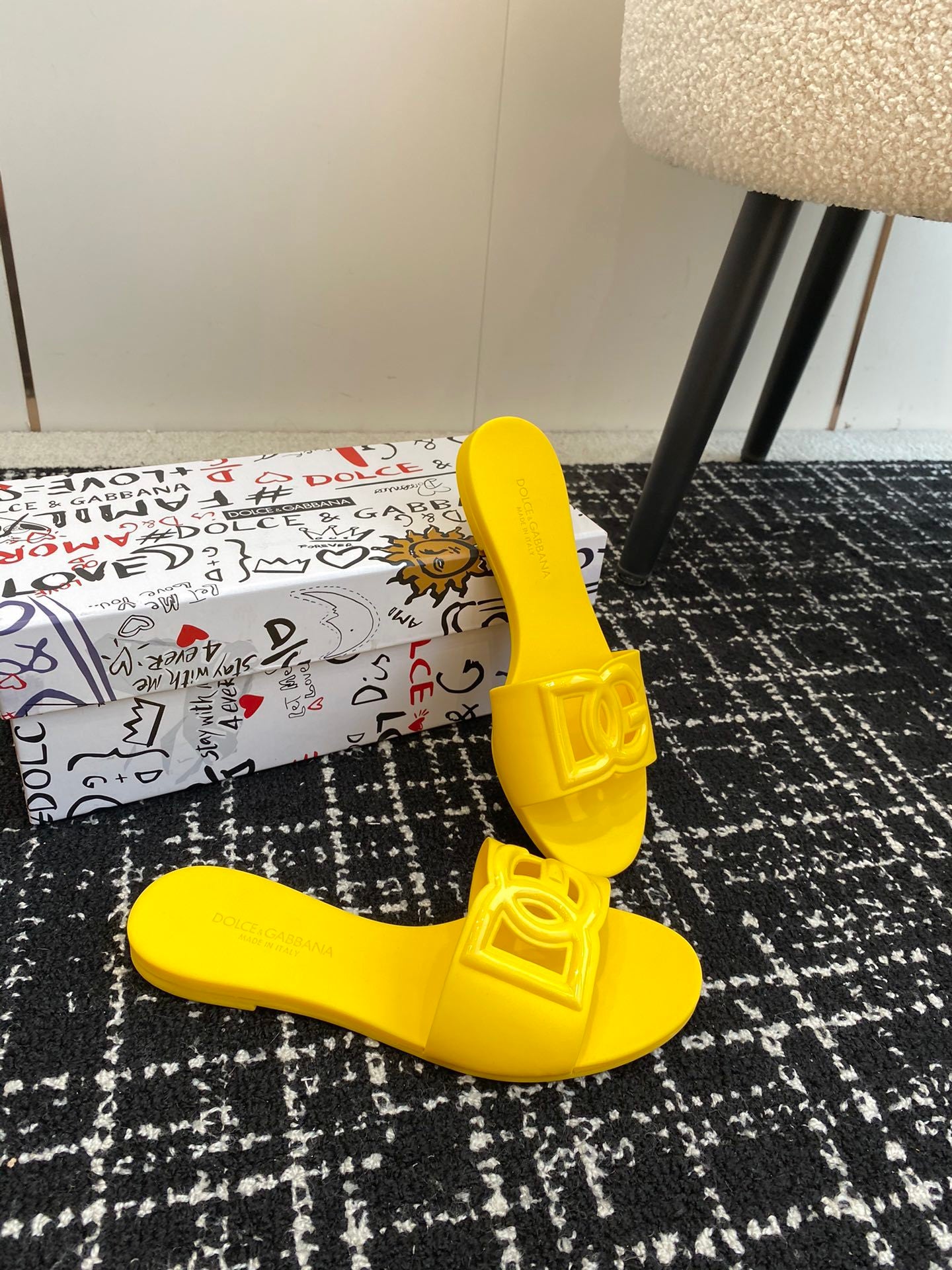 YELLOW LOGO RUBBER SLIDES