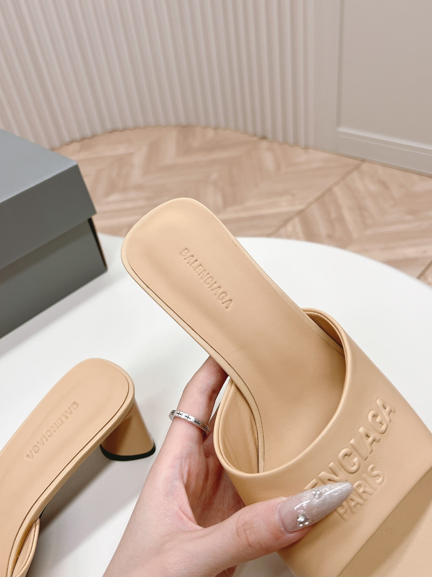 BEIGE MINIMAL BLOCK HEEL MULES