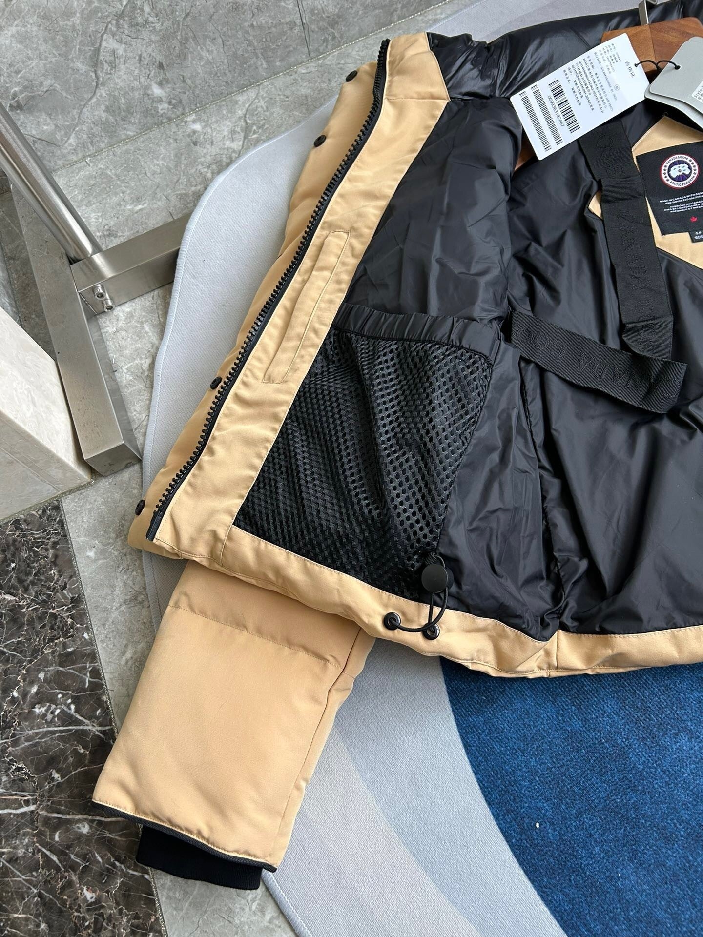 WOMEN’S CROPPED PADDED PUFFER JACKET WITH STAND COLLAR