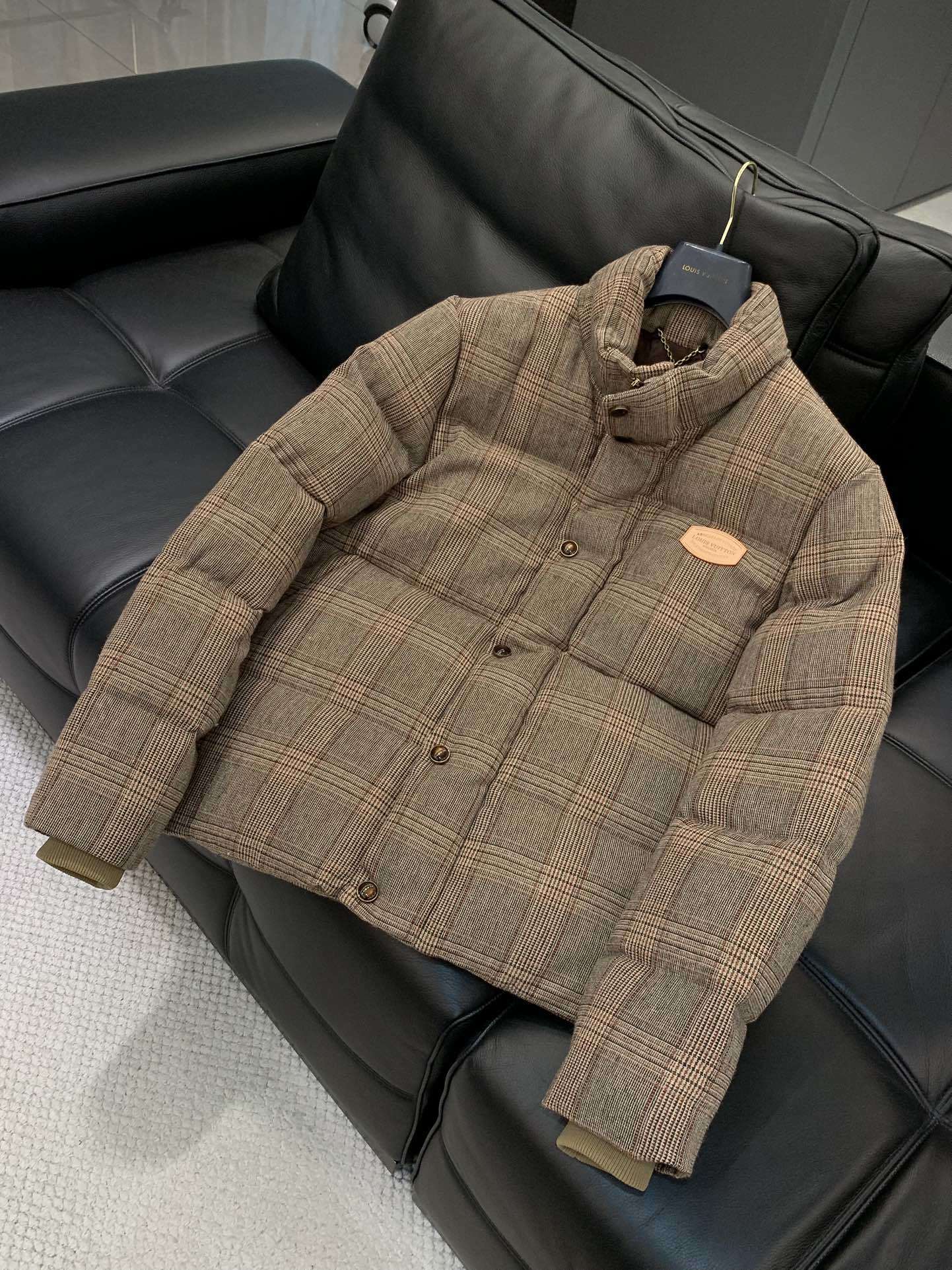 Karierte, wattierte Daunenjacke