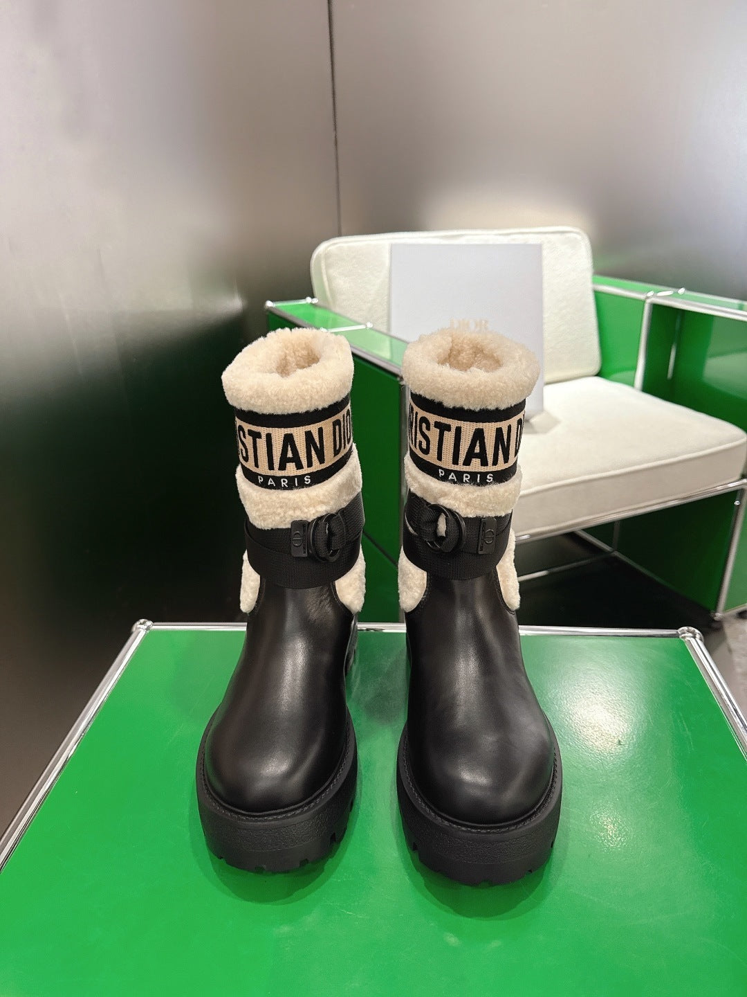 BLACK LEATHER BOOTS WITH SHEARLING COLLAR AND CHUNKY SOLE