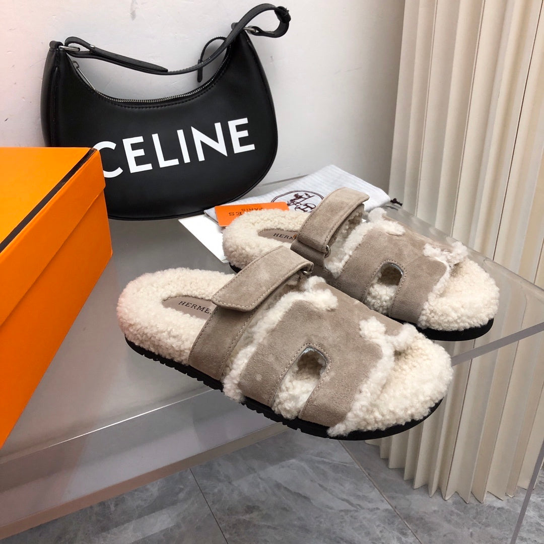 SHEARLING SLIDE SANDALS WITH TAUPE SUEDE STRAPS