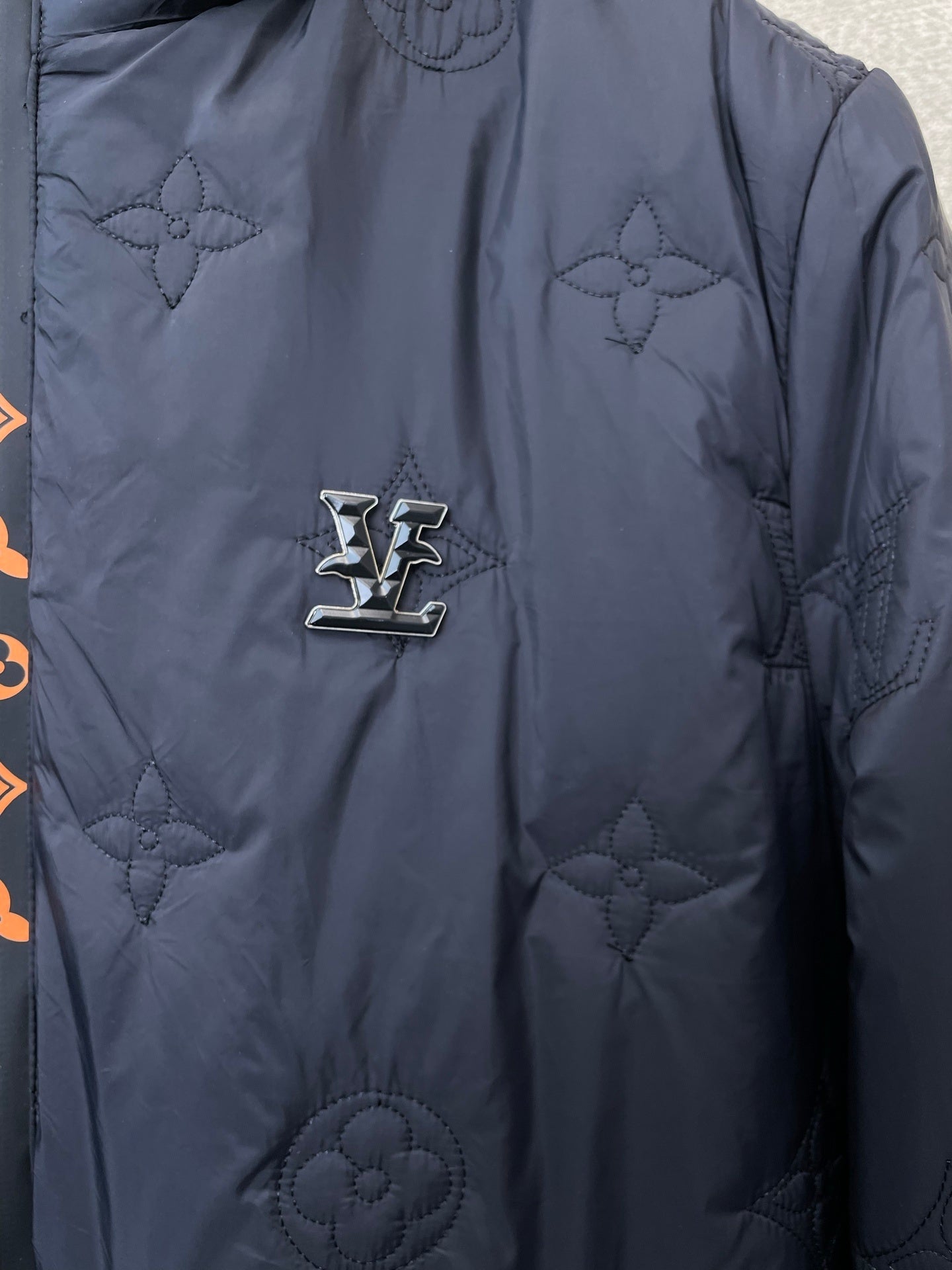 GESTEPPTE, ISOLIERTE REISSVERSCHLUSSJACKE MIT KAPUZE