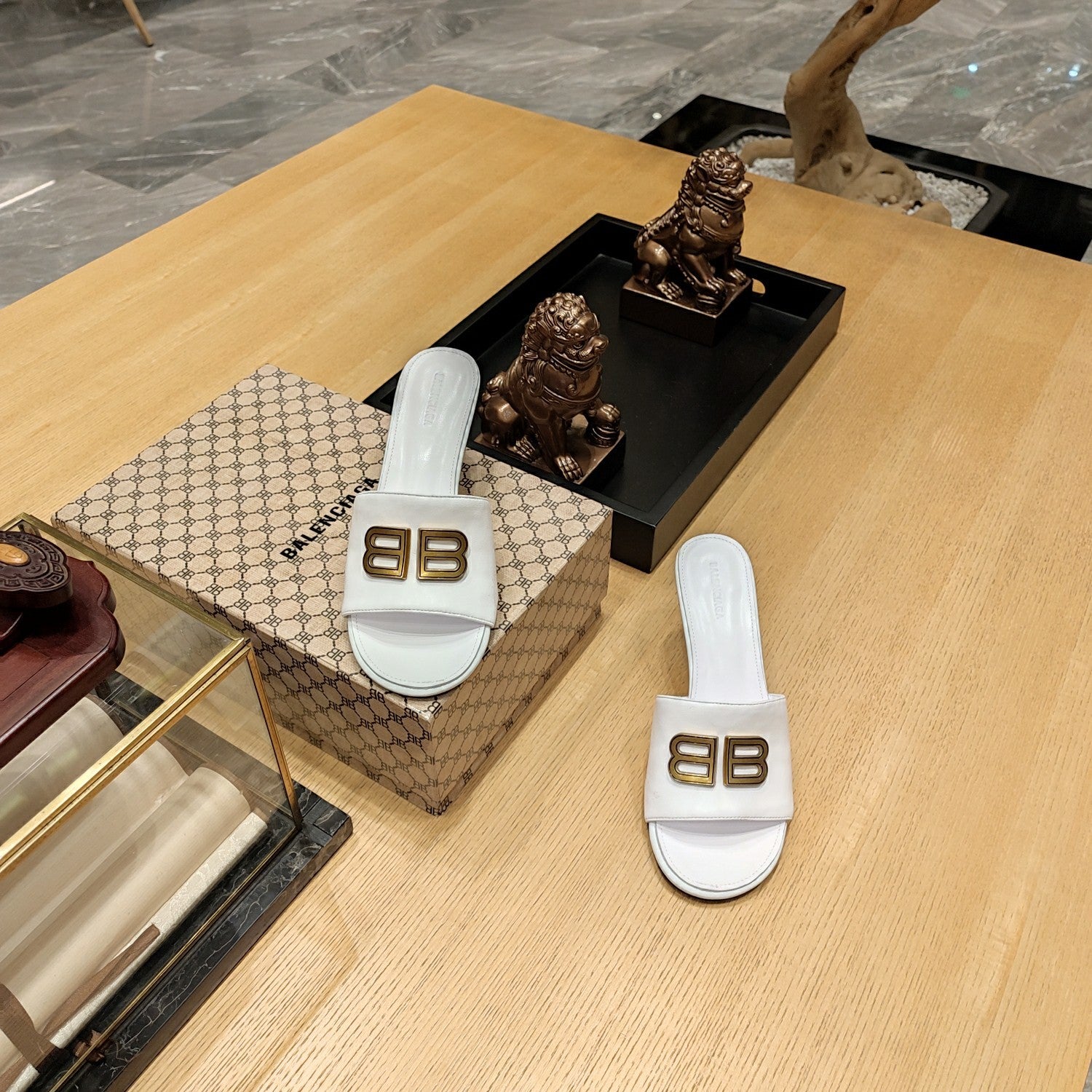 WHITE LOGO LOW HEEL MULE SANDALS