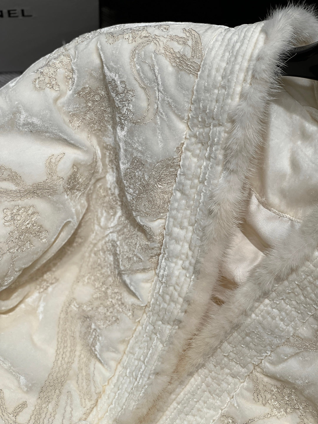 LUXURY IVORY FLORAL PADDED JACKET WITH FUR ACCENTS