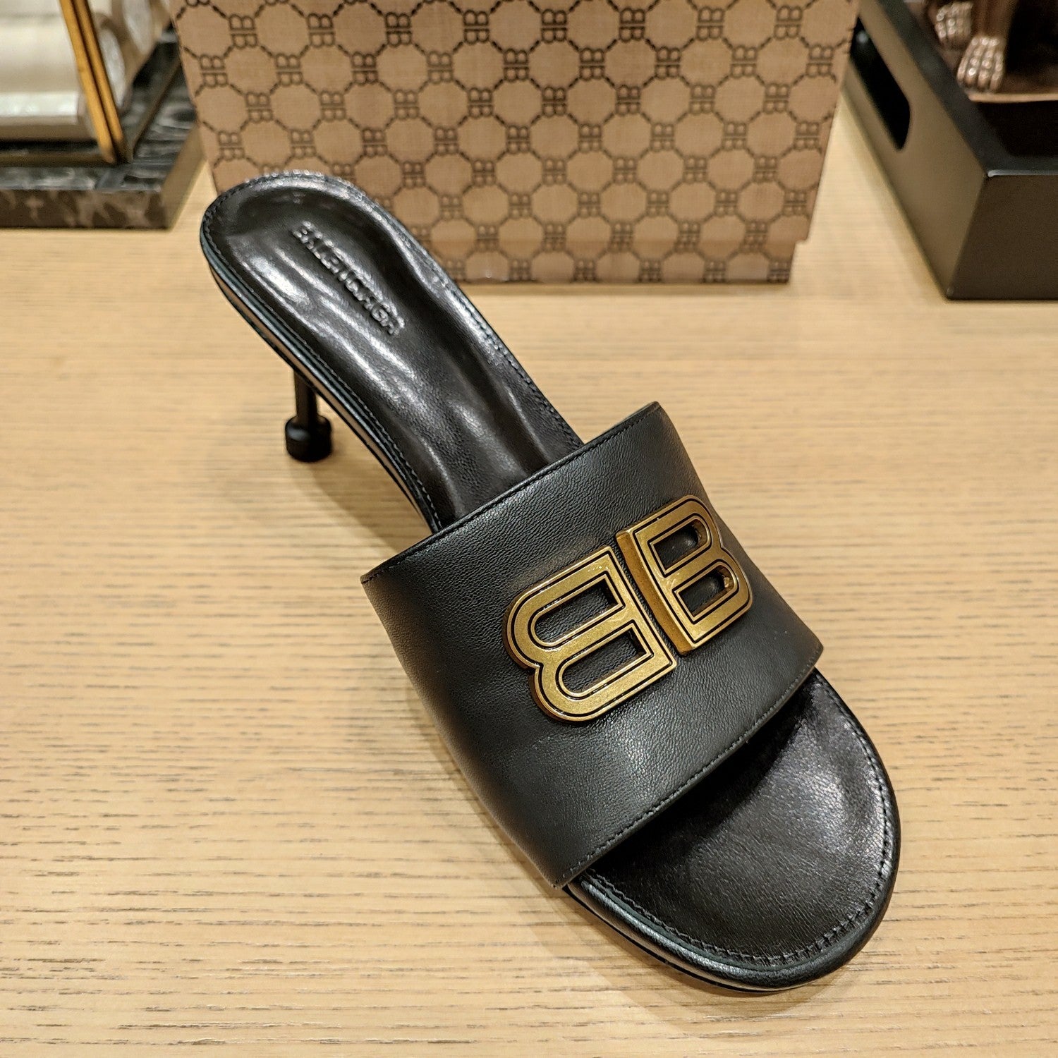 BLACK LOGO LOW HEEL MULE SANDALS