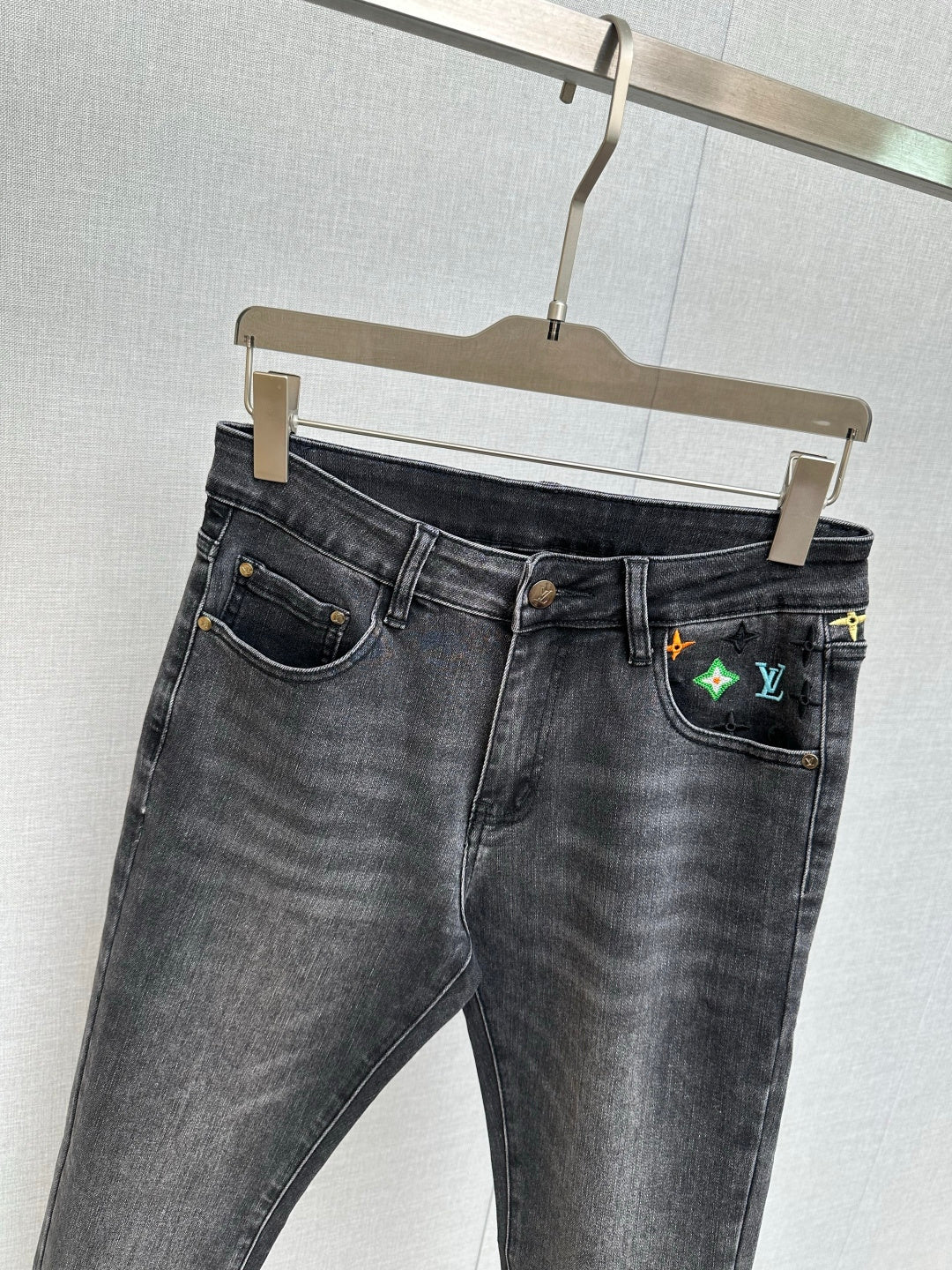 BLACK DENIM JEANS WITH EMBROIDERED BACK POCKET DETAILS