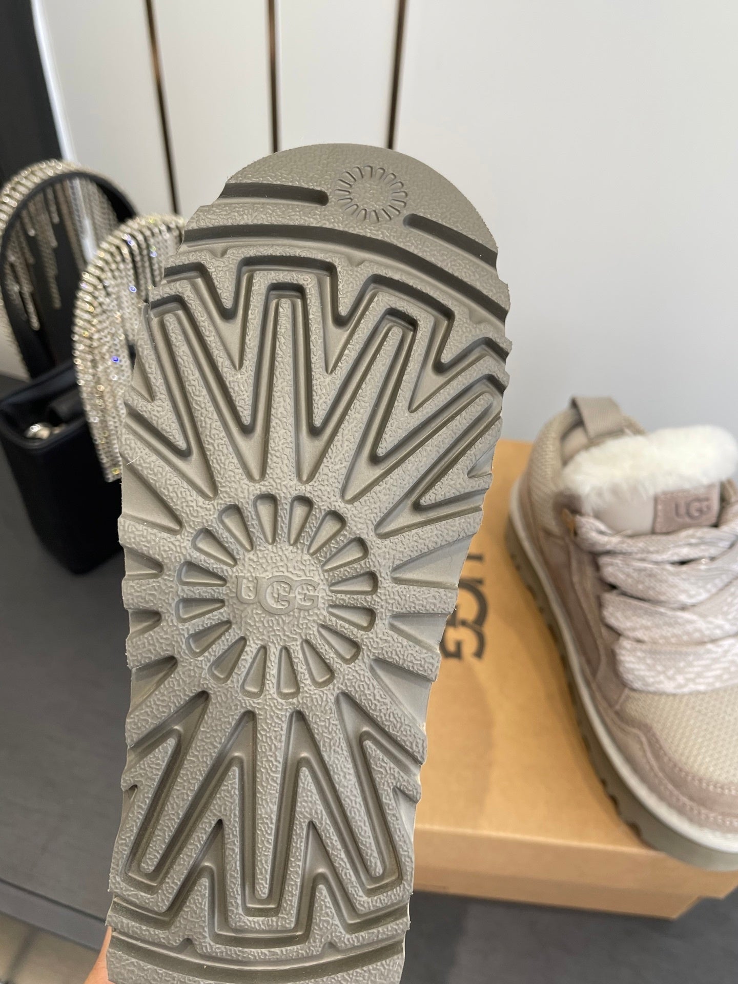 Plateau-Hausschuhe mit kuscheligem Futter