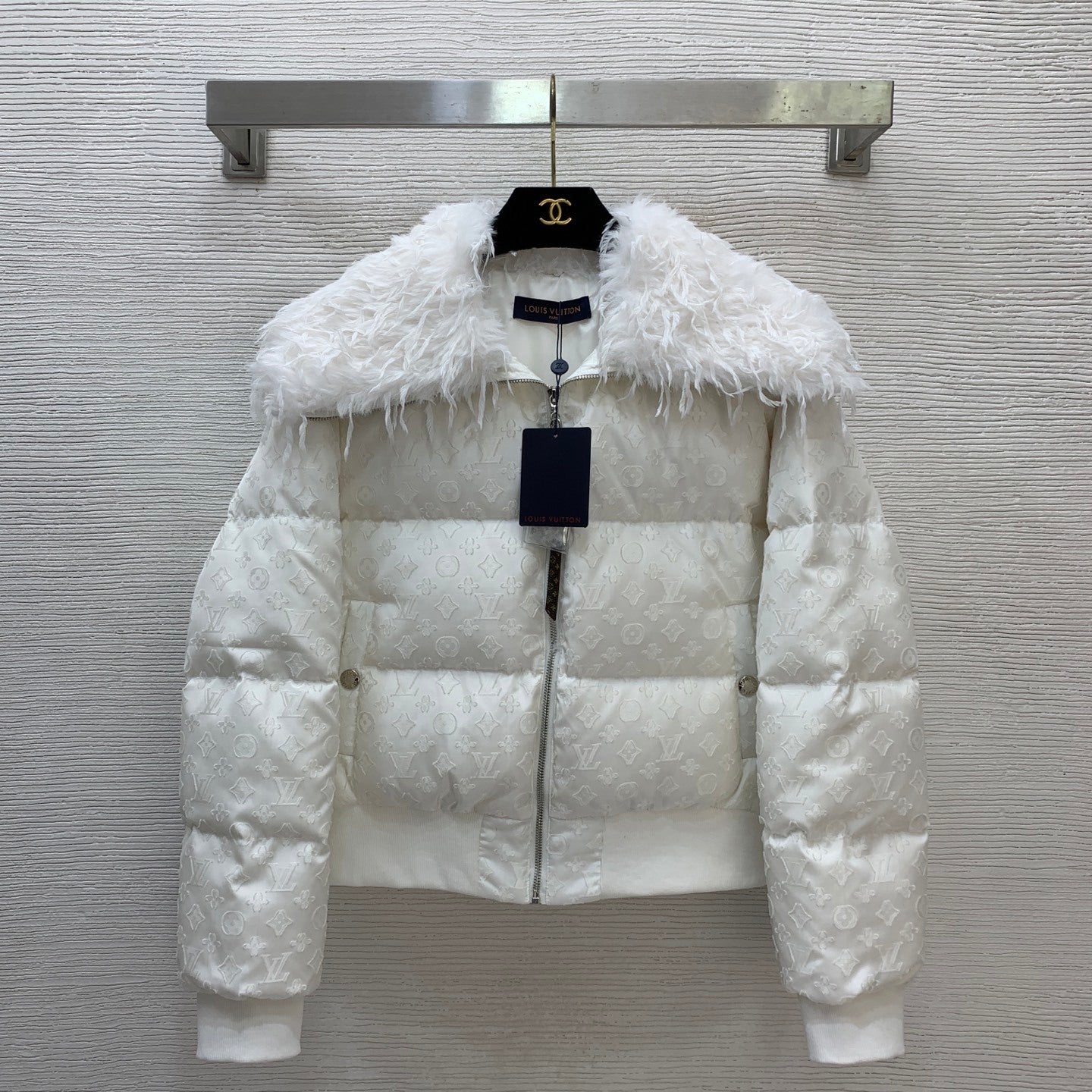 EMBOSSED PUFFER JACKET WITH FAUX FUR COLLAR