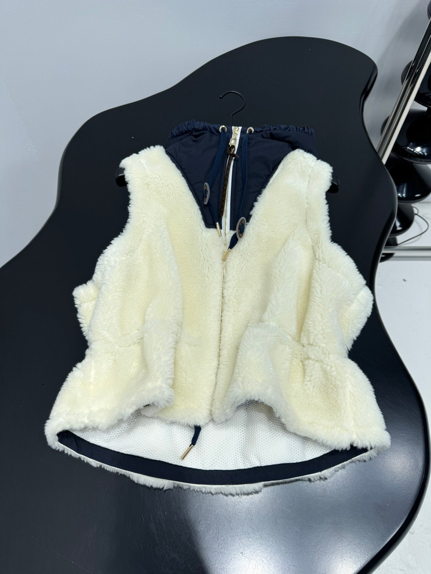 HOODED SHERPA ZIP VEST