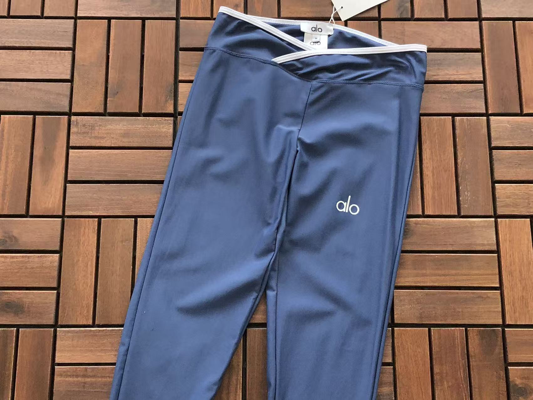 SPORT BRA & HIGH-WAIST LEGGINGS SET